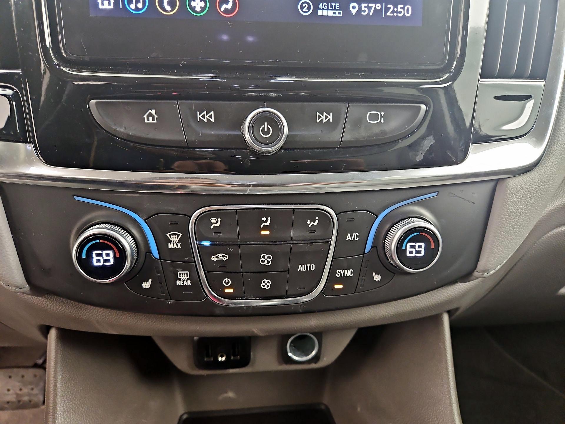 Thumbnail: 2021 Chevrolet Traverse - 17