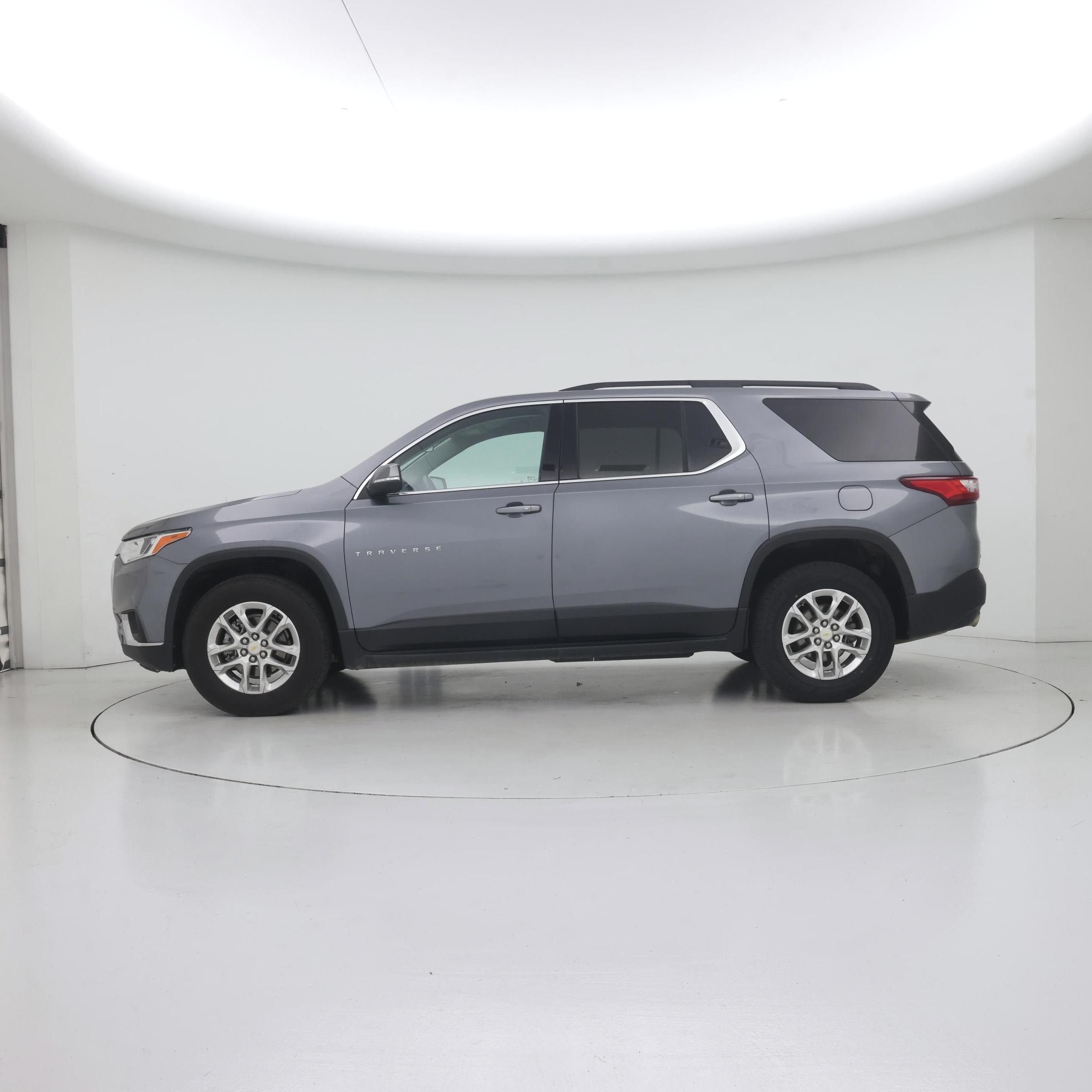 Thumbnail: 2021 Chevrolet Traverse - 3