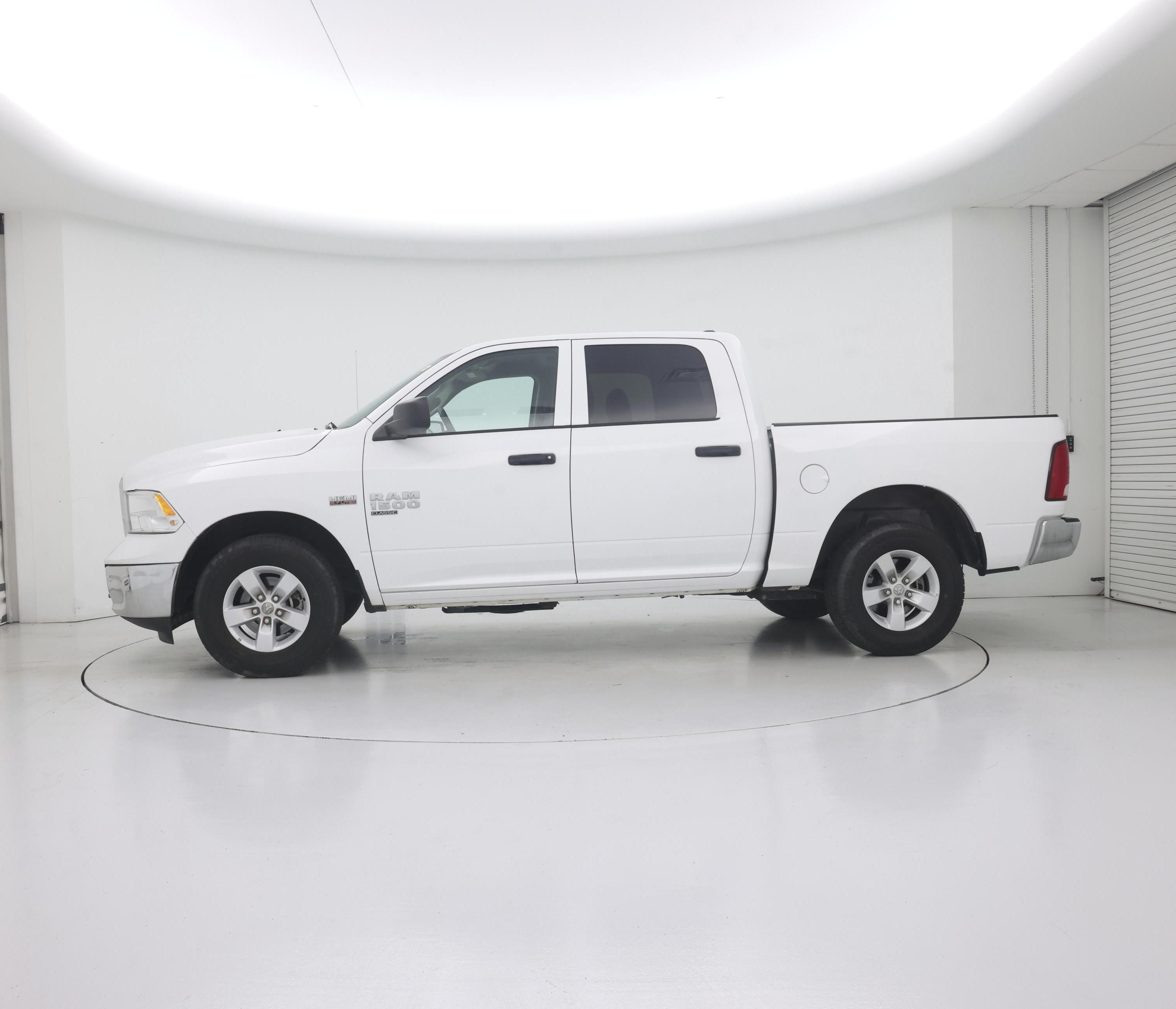 Thumbnail: 2022 RAM 1500 Classic - 3