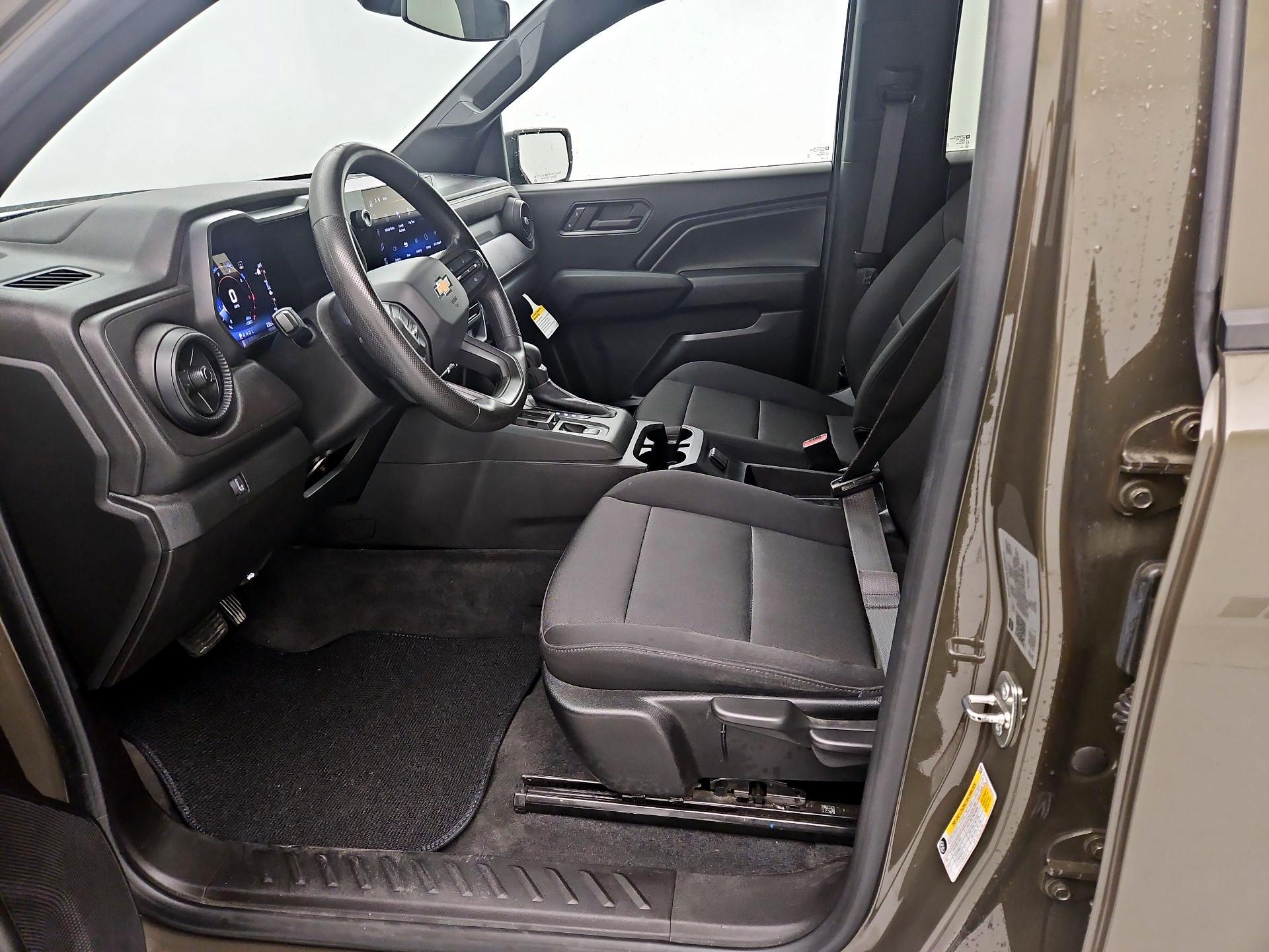 Thumbnail: 2023 Chevrolet Colorado - 11