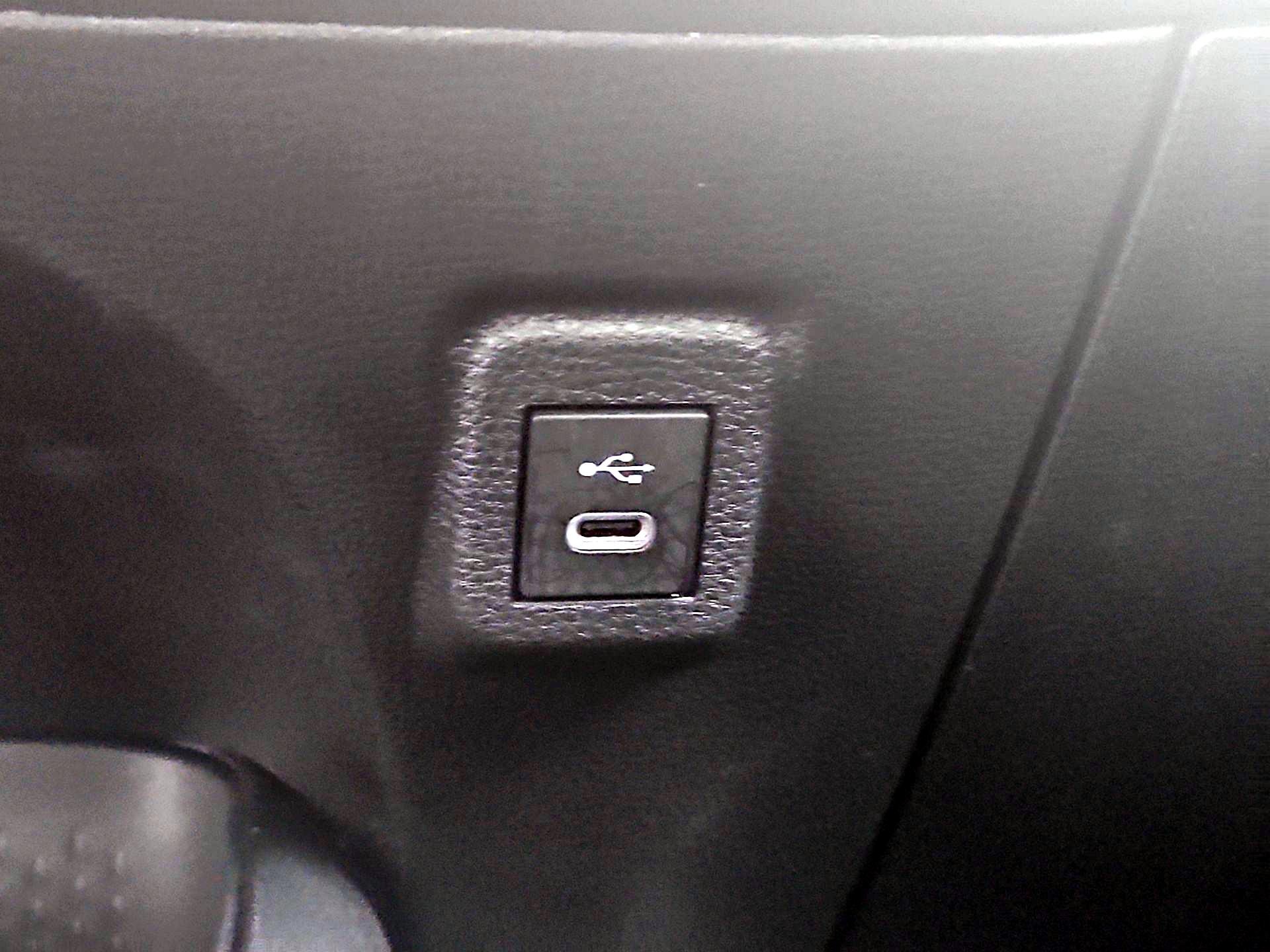 Thumbnail: 2025 Toyota Corolla - 18