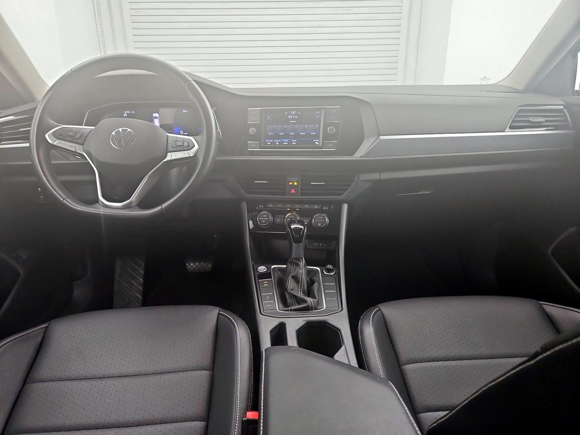 Thumbnail: 2024 Volkswagen Jetta - 9