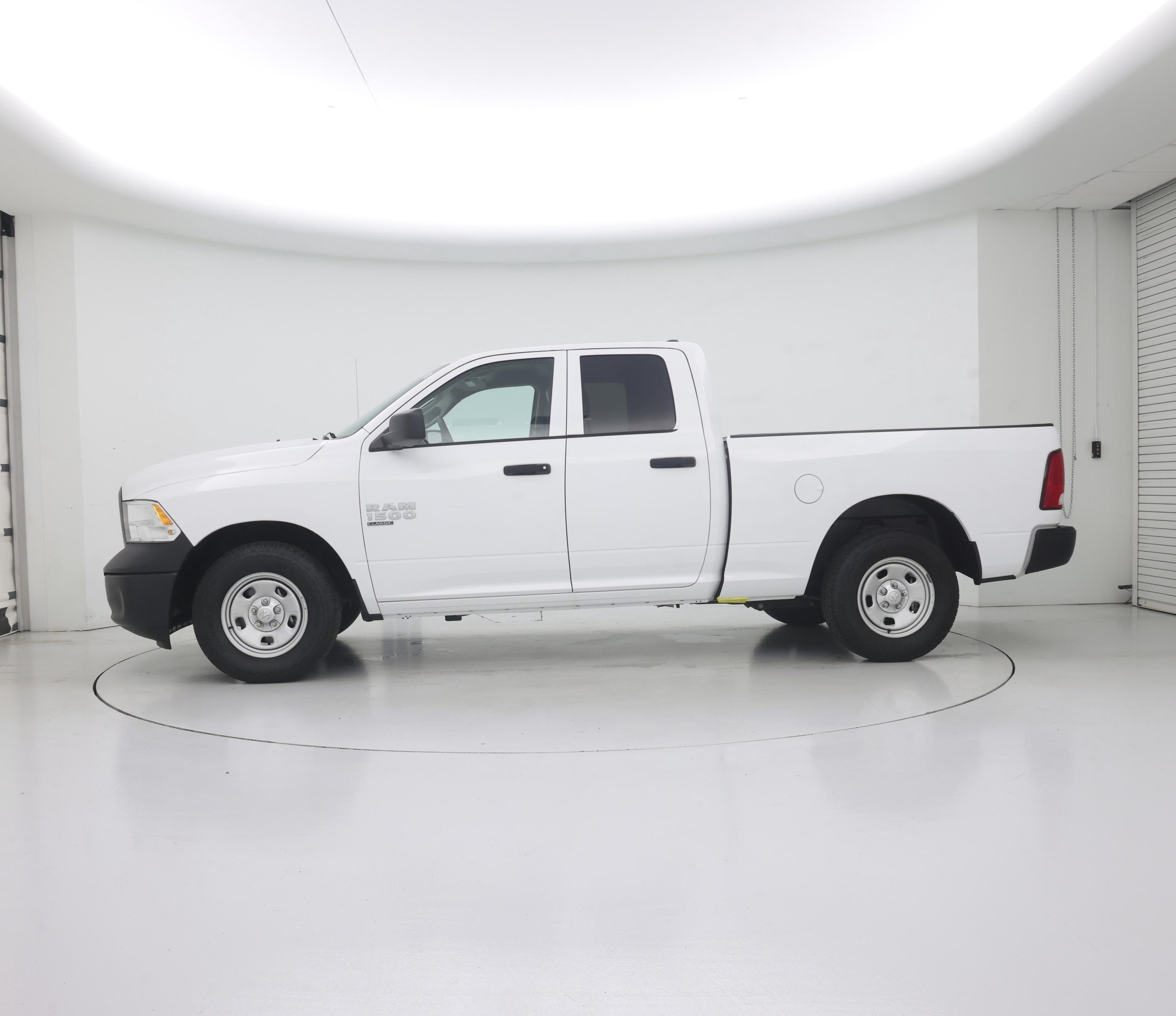 Thumbnail: 2021 RAM 1500 Classic - 3