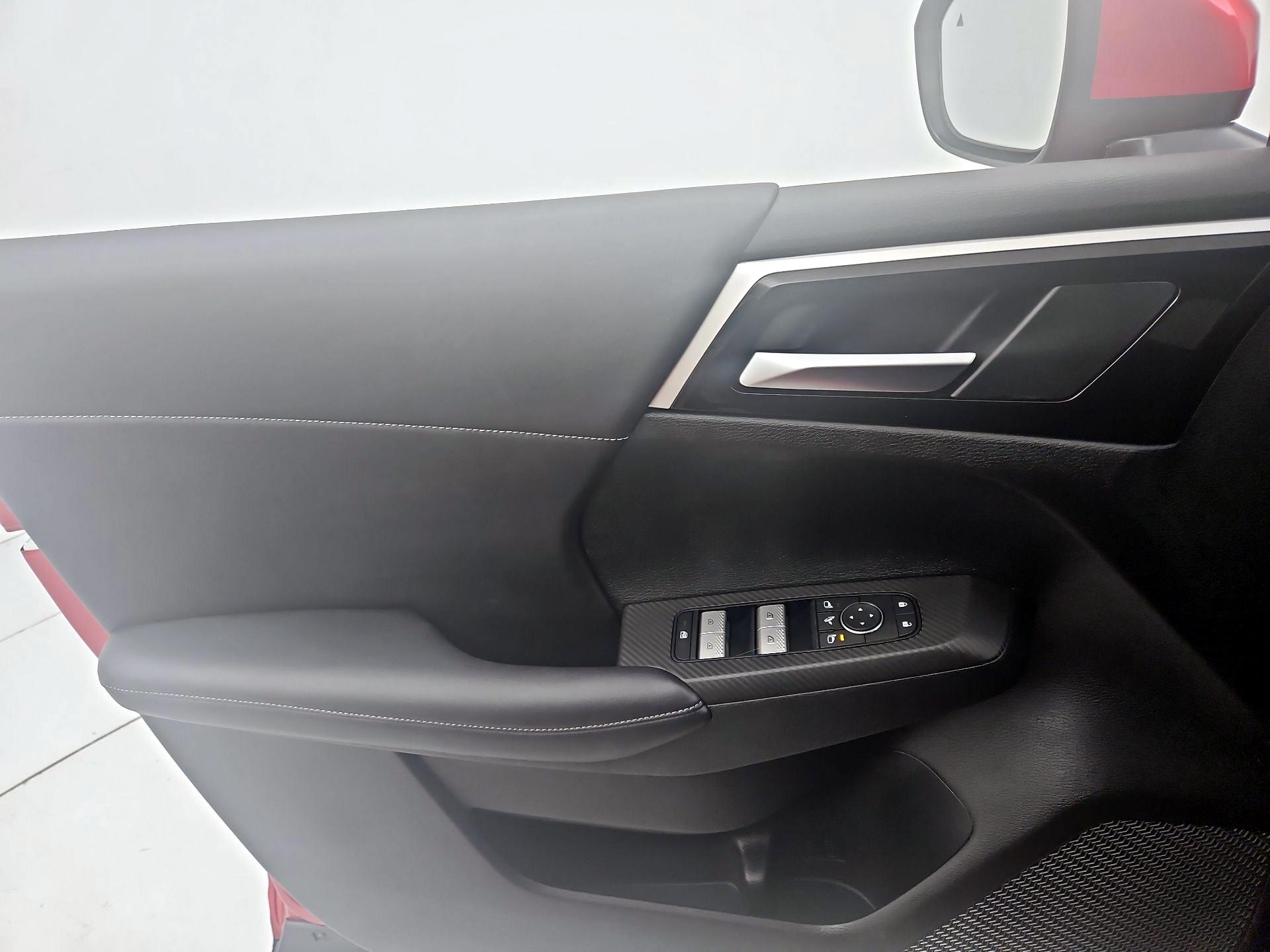 Thumbnail: 2024 Mitsubishi Outlander - 12