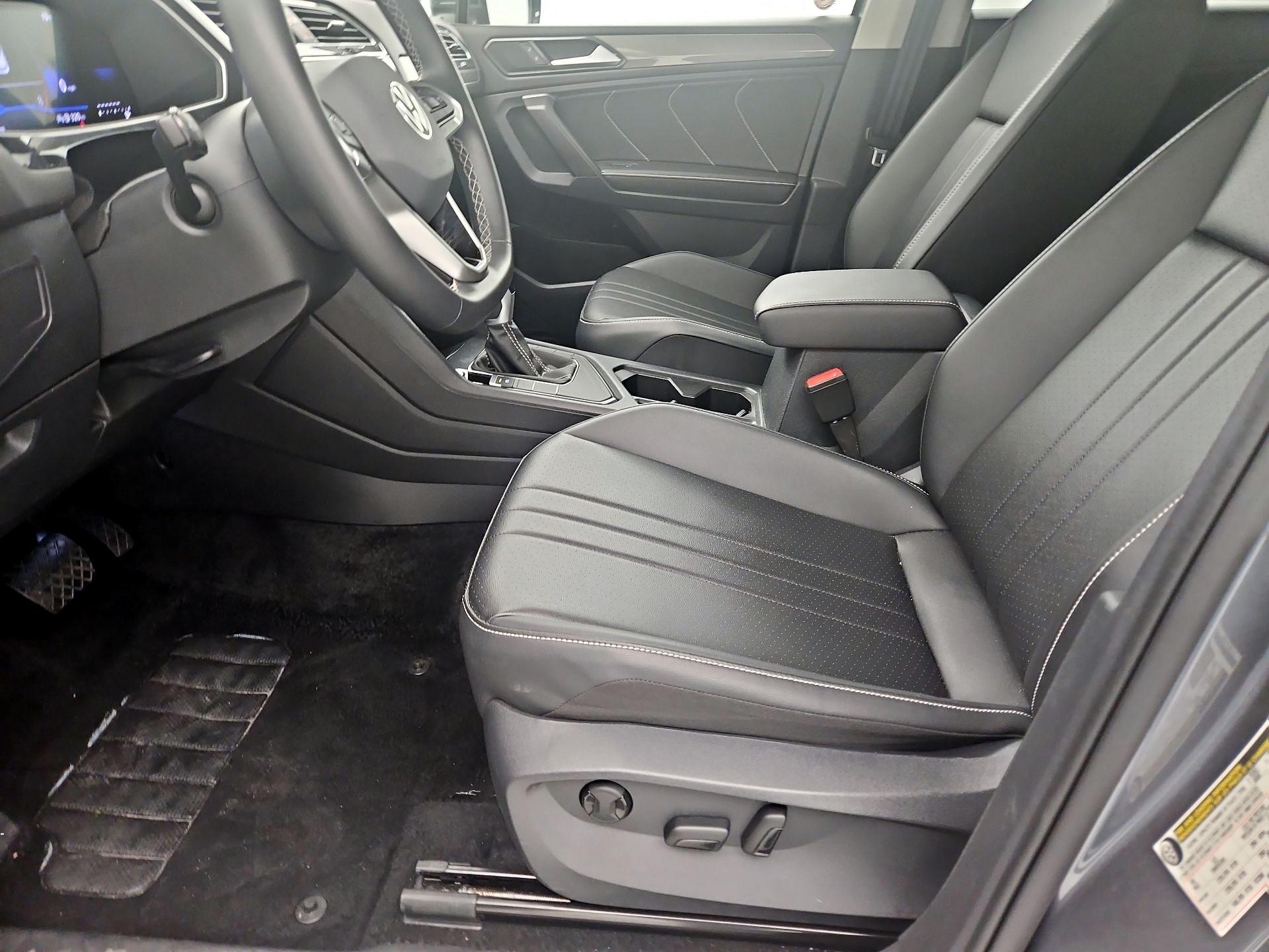 Thumbnail: 2024 Volkswagen Tiguan - 11