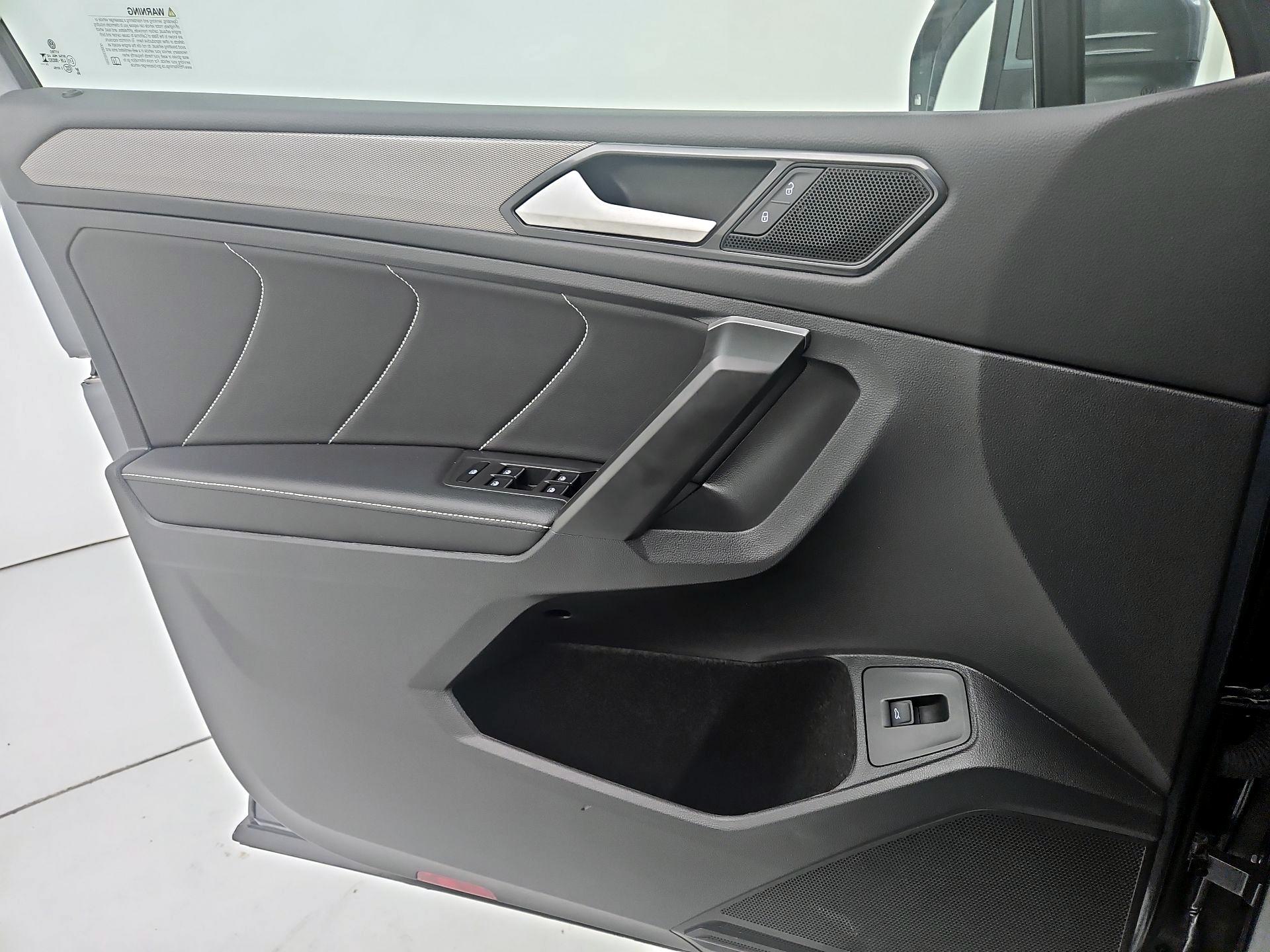 Thumbnail: 2024 Volkswagen Tiguan - 12