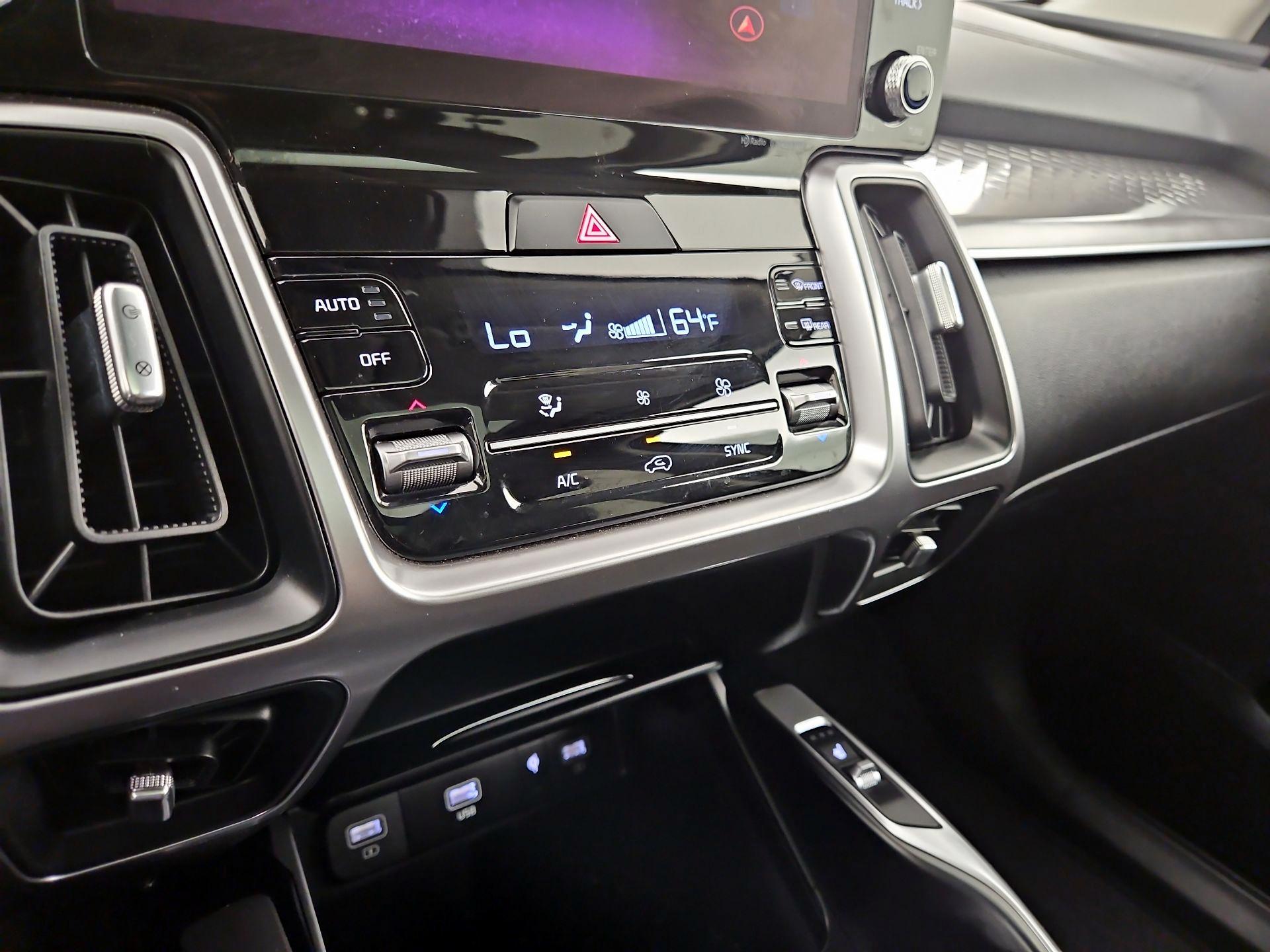 Thumbnail: 2023 Kia Sorento - 17