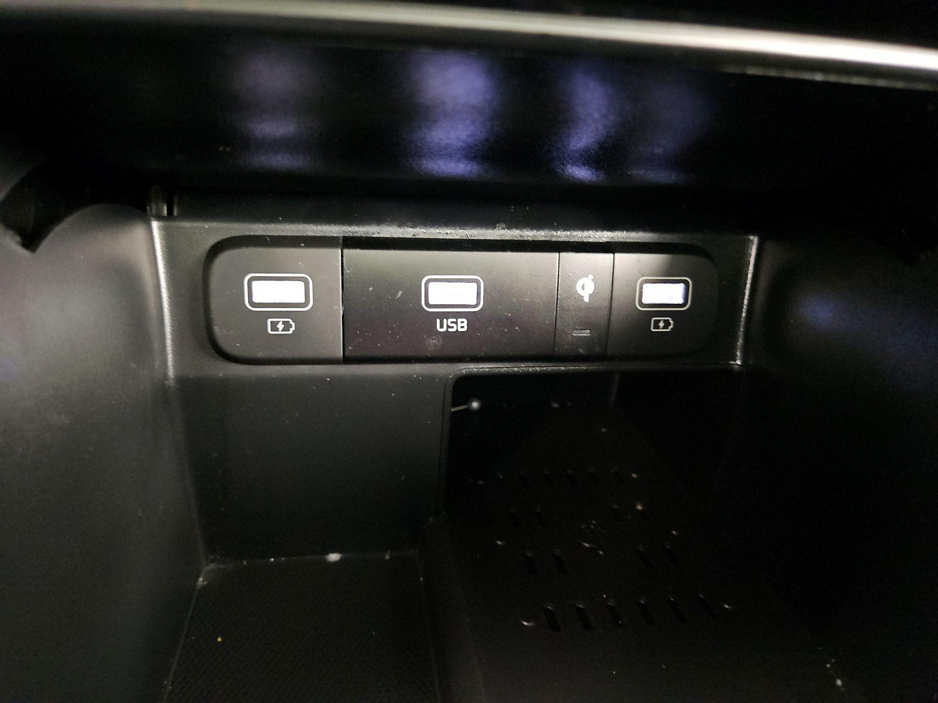 Thumbnail: 2023 Kia Sorento - 19