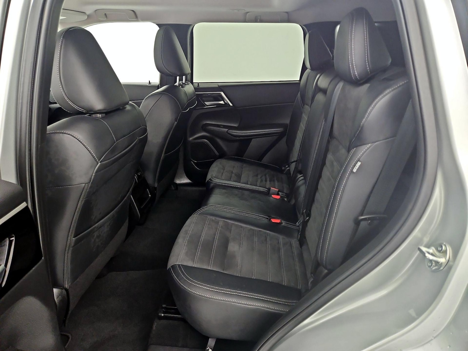 2024 Mitsubishi Outlander SE - Photo 22