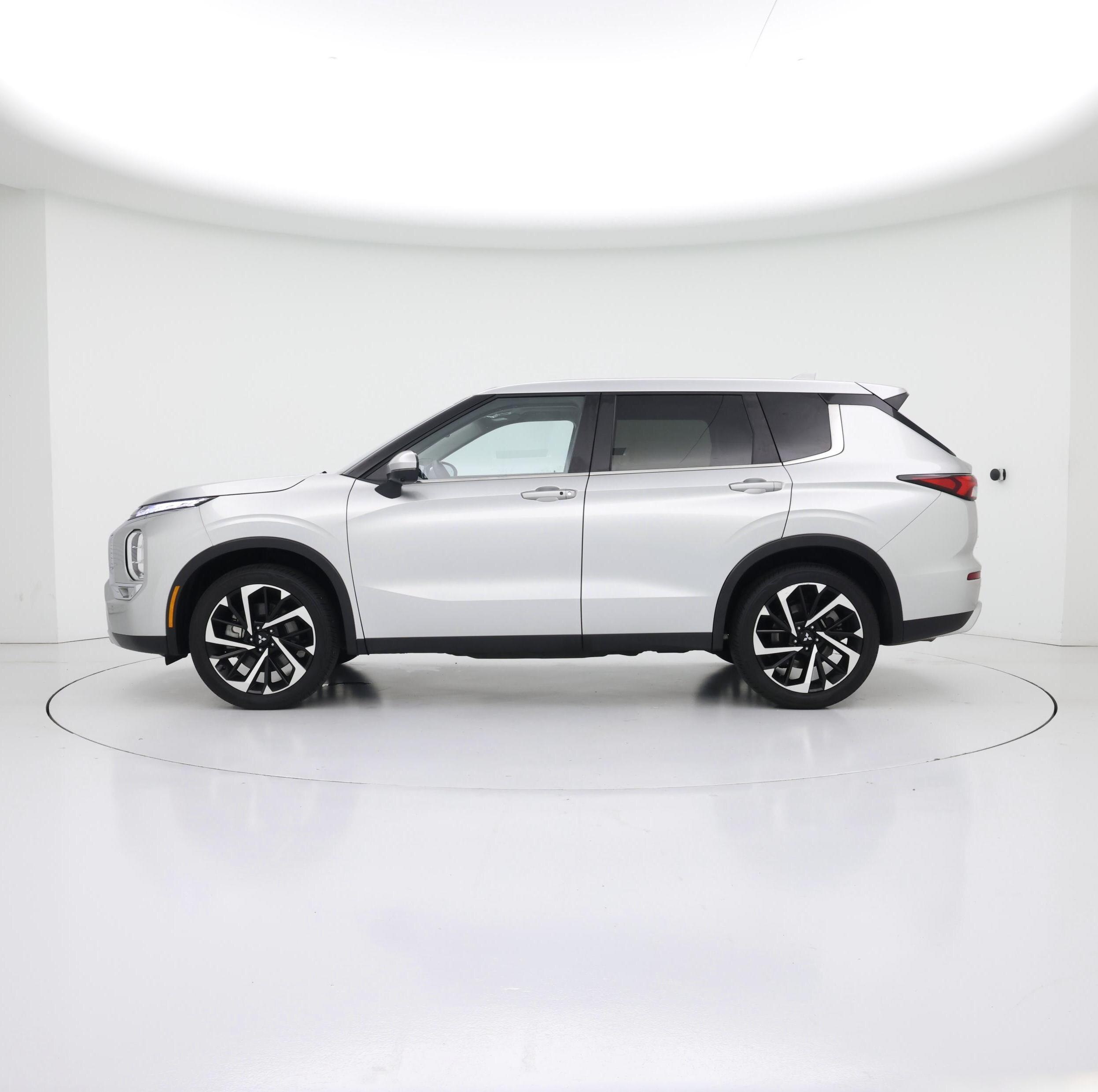 Thumbnail: 2024 Mitsubishi Outlander - 3
