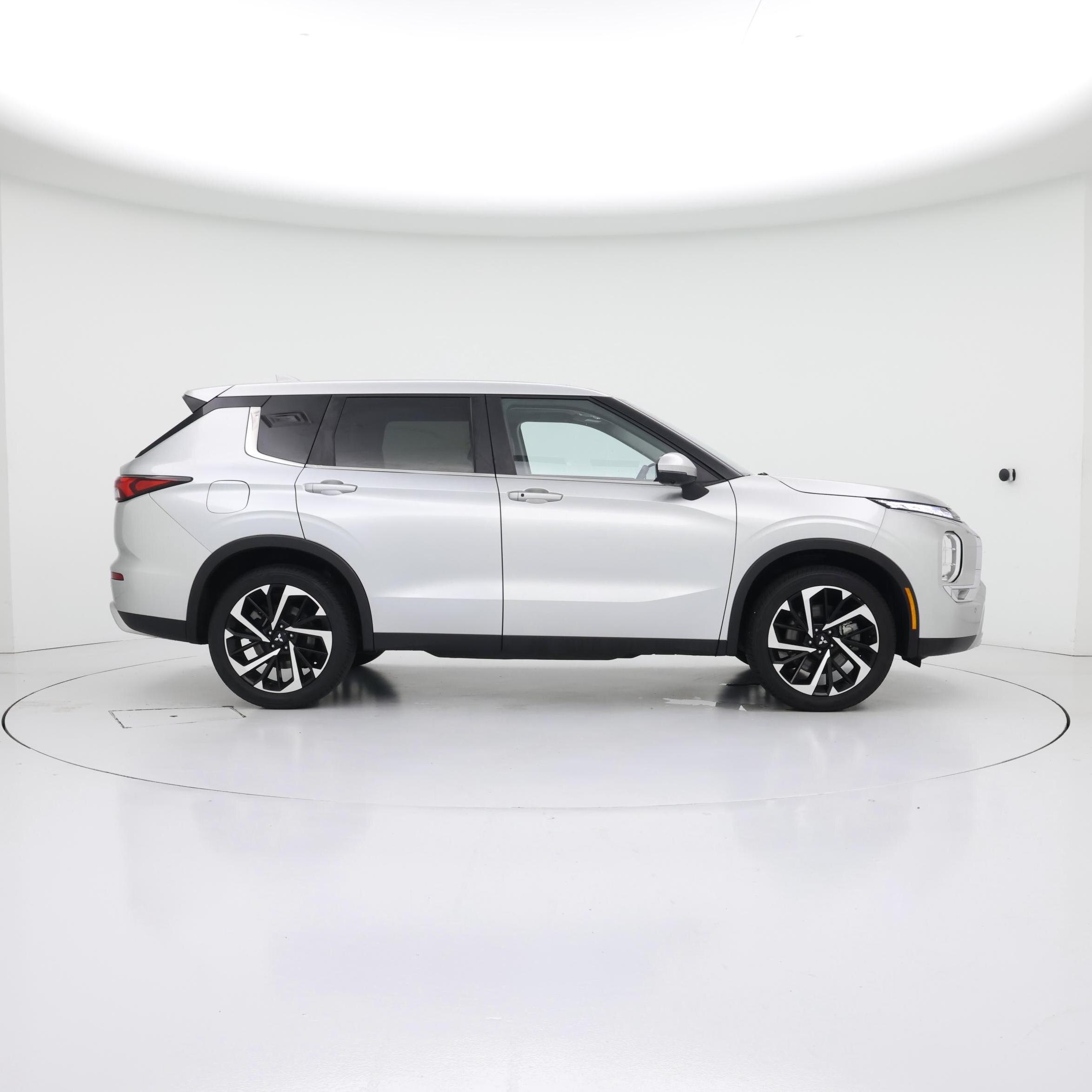 Thumbnail: 2024 Mitsubishi Outlander - 7