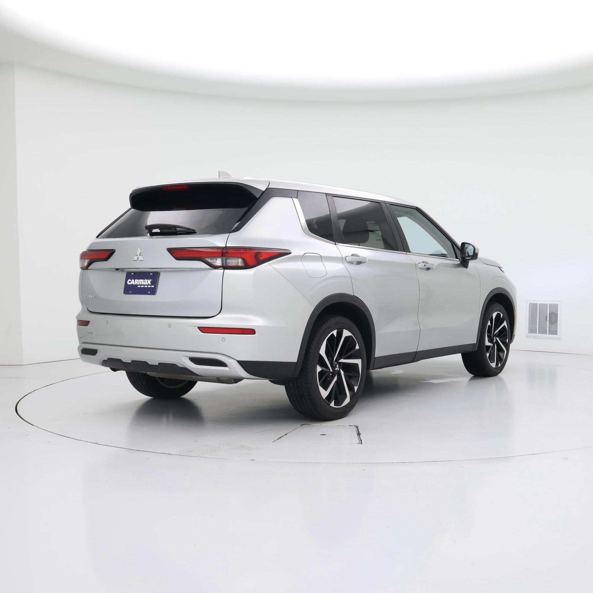 Thumbnail: 2024 Mitsubishi Outlander - 8