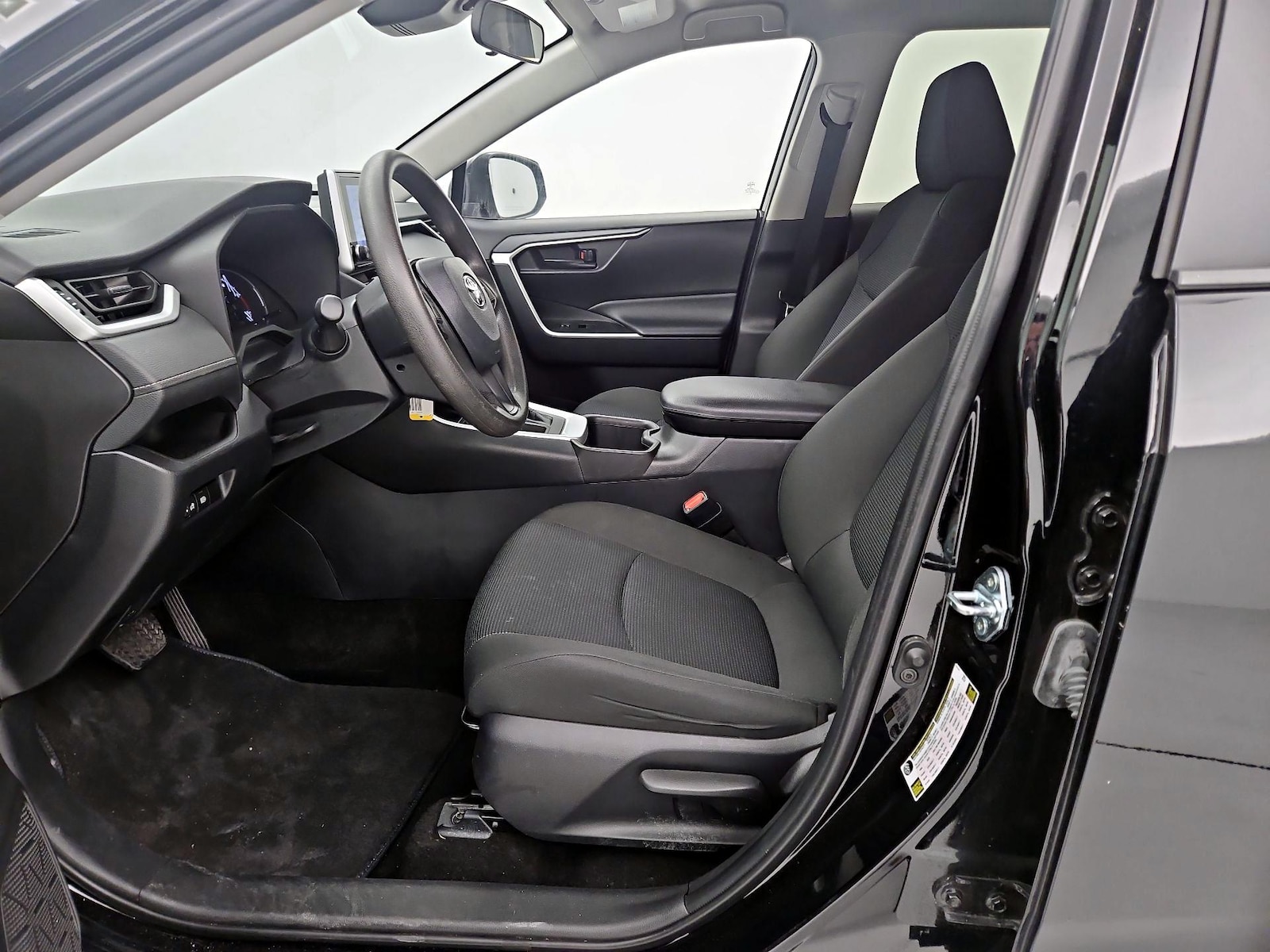 2024 Toyota RAV4 LE - Photo 12