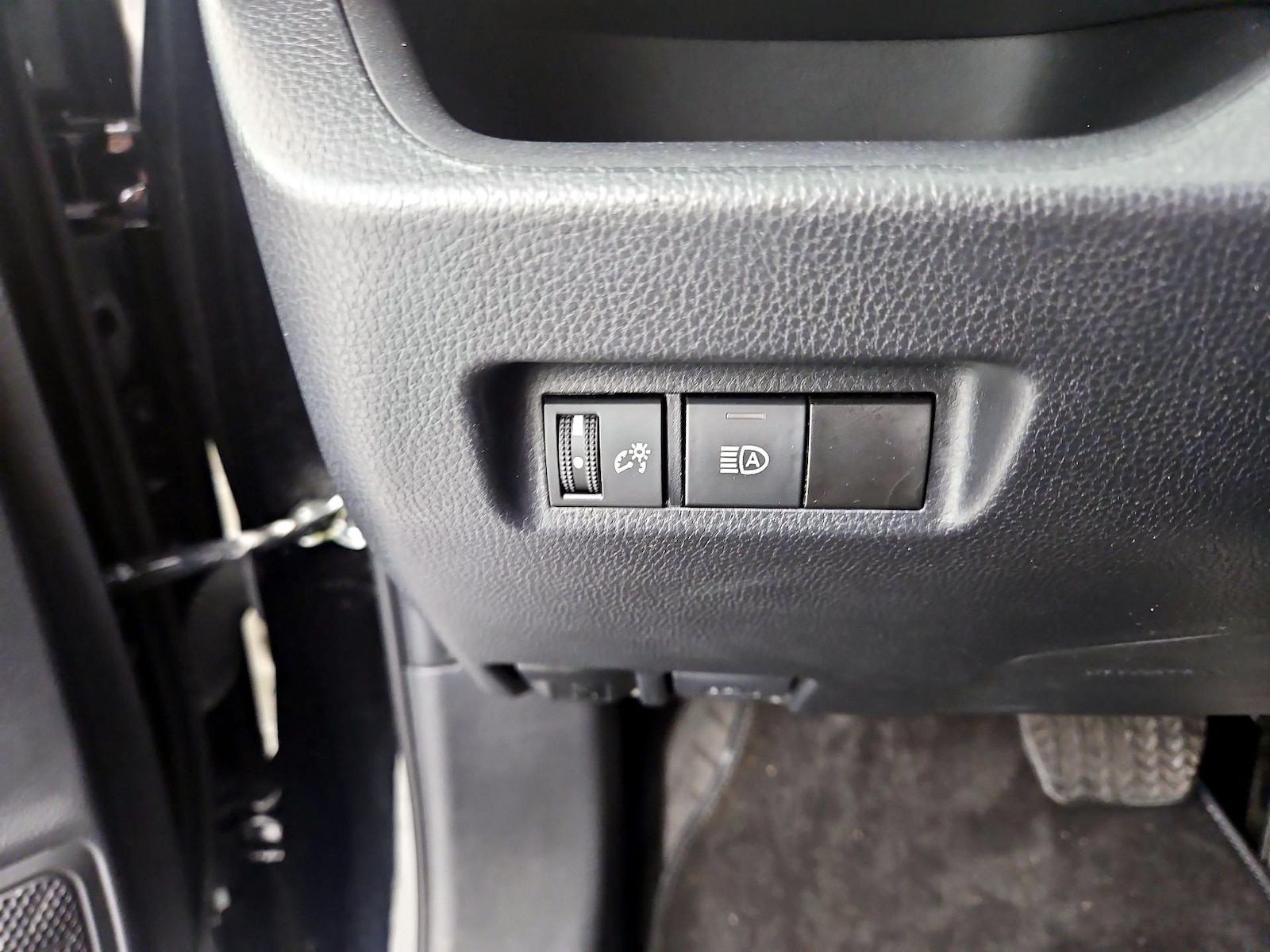 2024 Toyota RAV4 LE - Photo 14