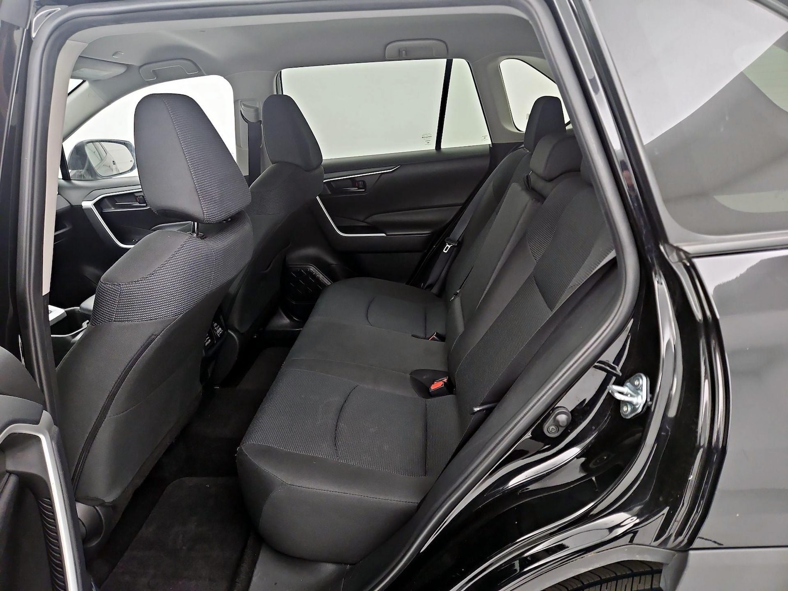 2024 Toyota RAV4 LE - Photo 20