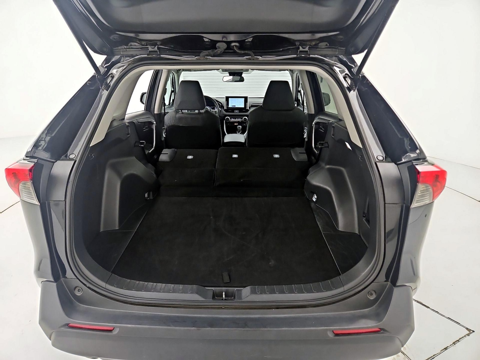 2024 Toyota RAV4 LE - Photo 22
