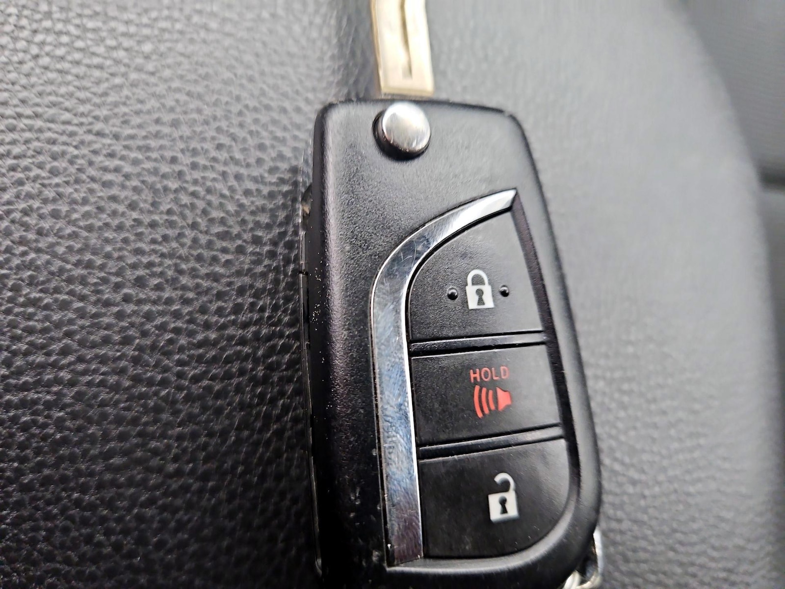 2024 Toyota RAV4 LE - Photo 24