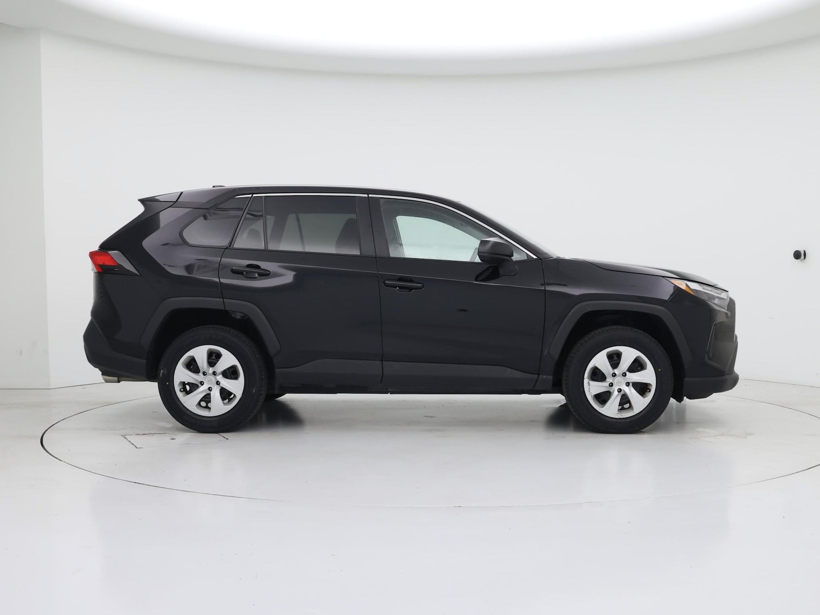 2024 Toyota RAV4 LE - Photo 8