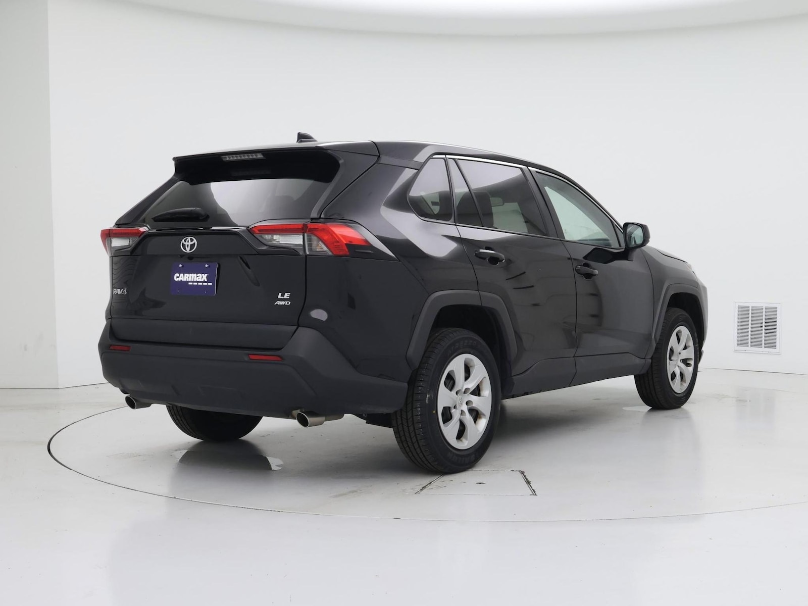 2024 Toyota RAV4 LE - Photo 9