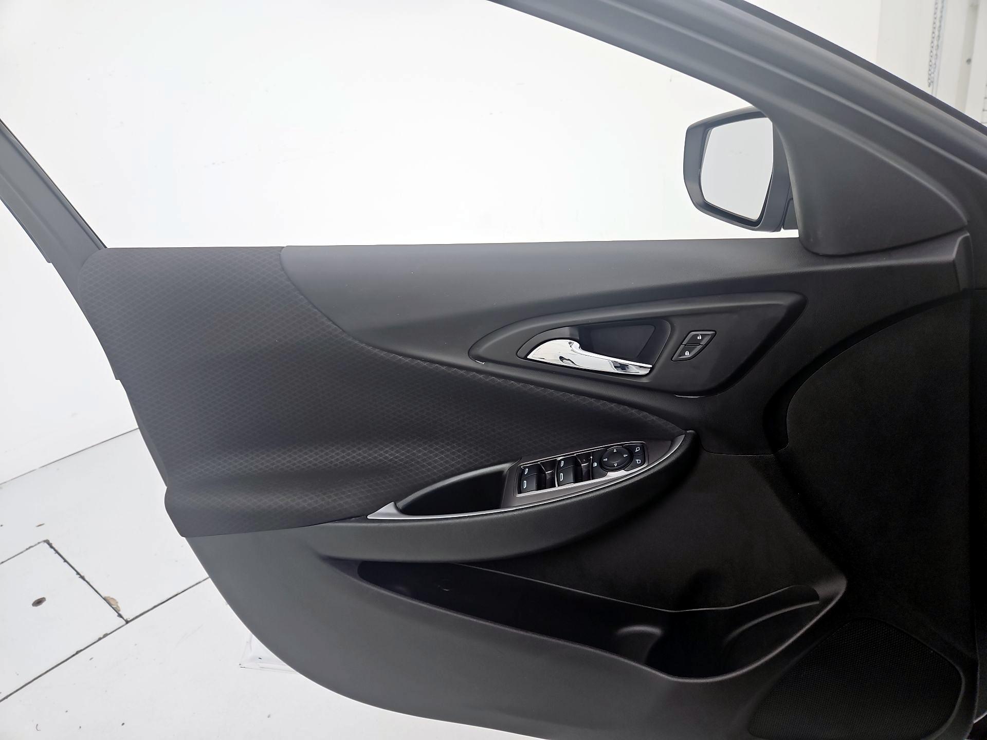 Thumbnail: 2020 Chevrolet Malibu - 12