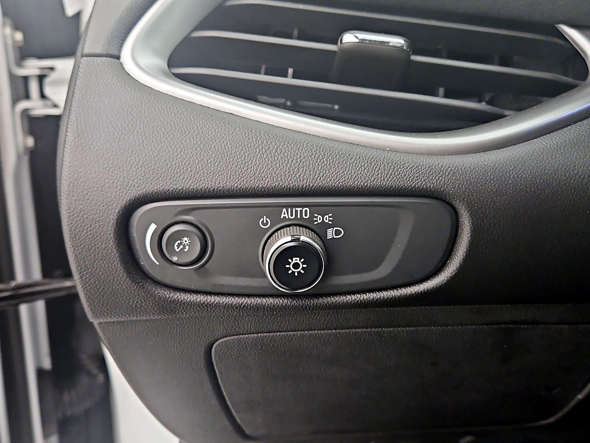 Thumbnail: 2020 Chevrolet Malibu - 13