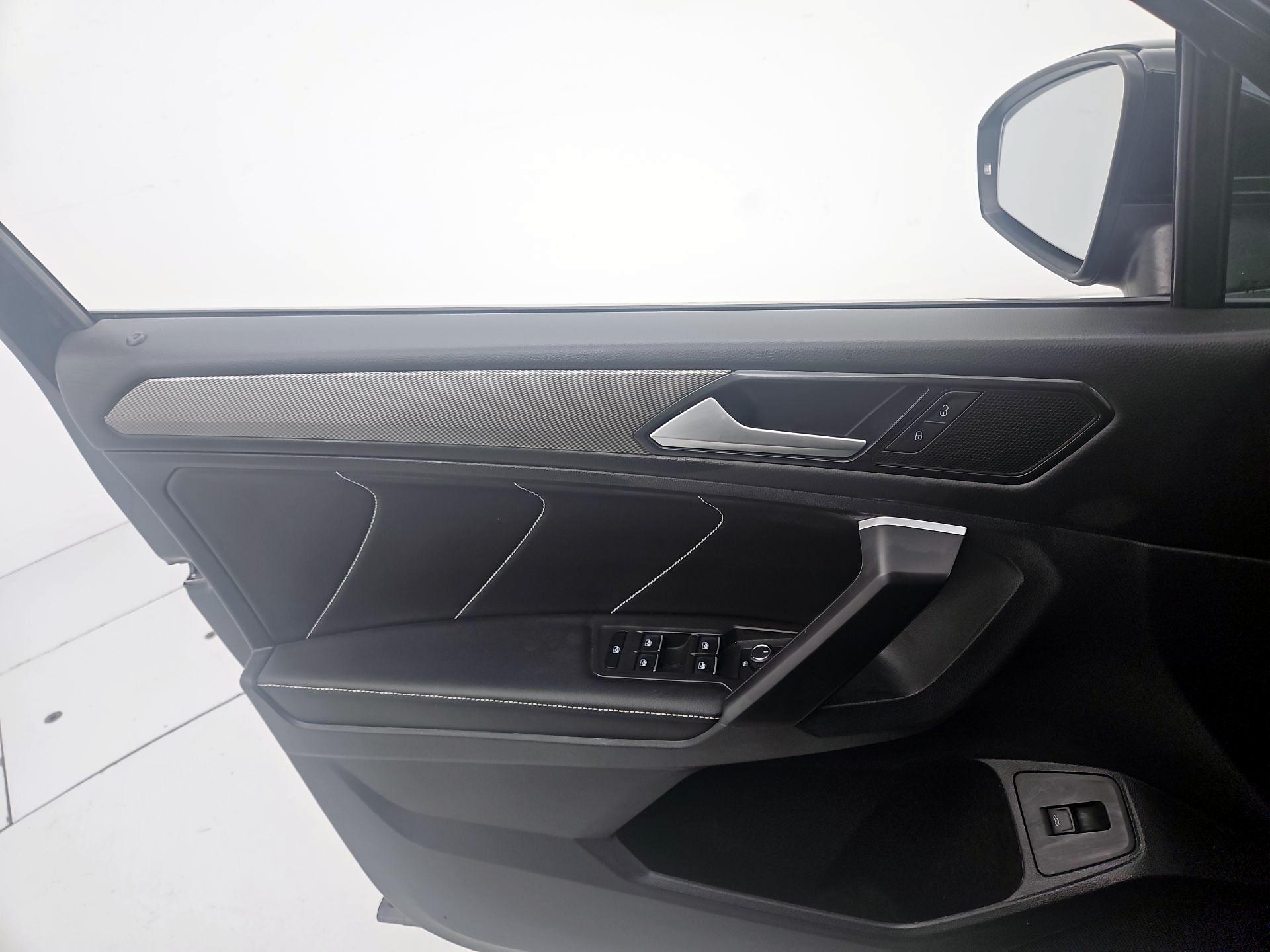 Thumbnail: 2024 Volkswagen Tiguan - 12