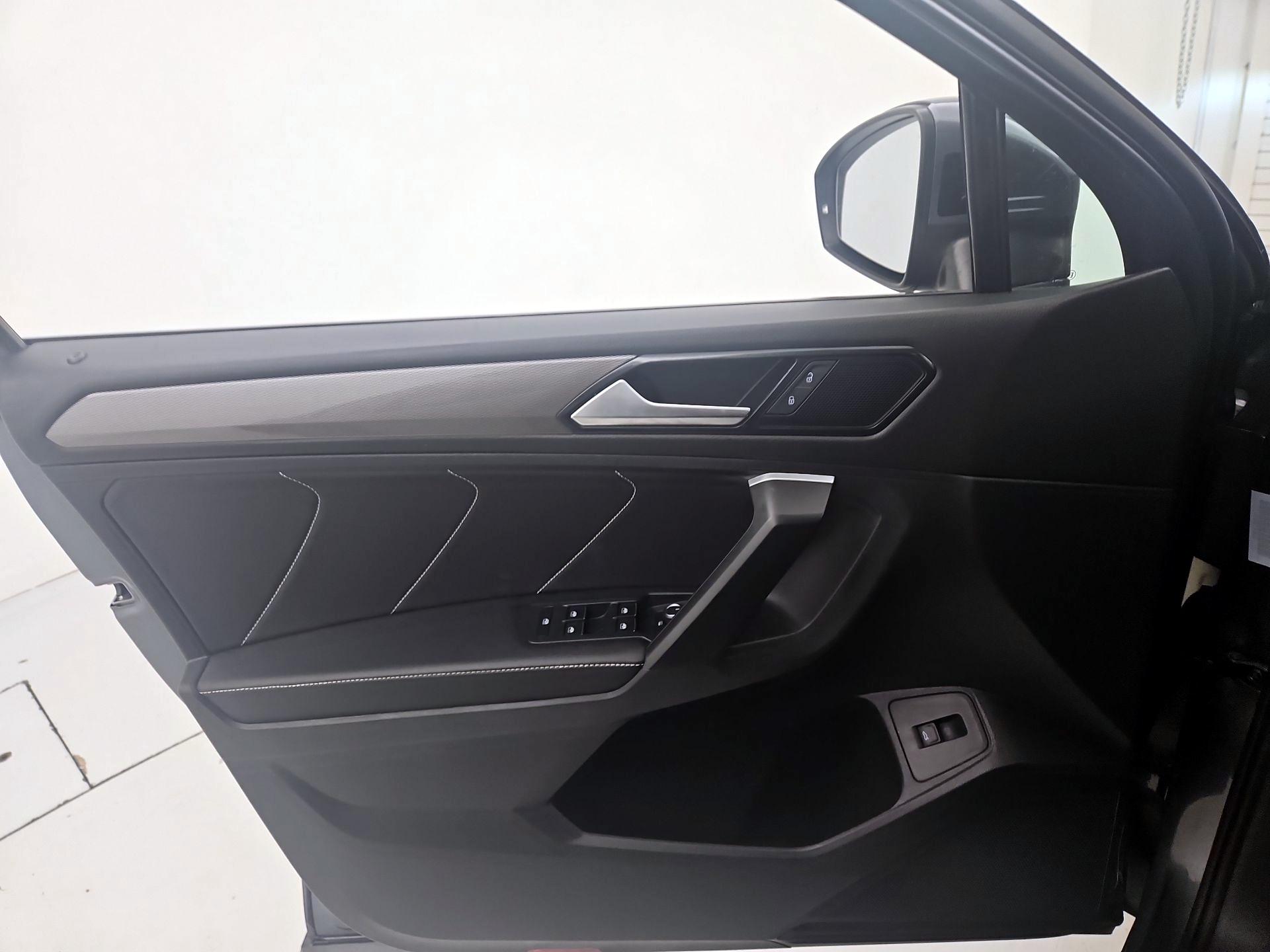 Thumbnail: 2024 Volkswagen Tiguan - 12