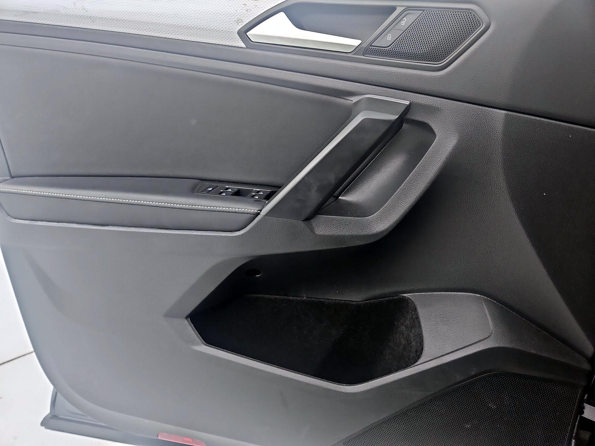 Thumbnail: 2024 Volkswagen Tiguan - 12