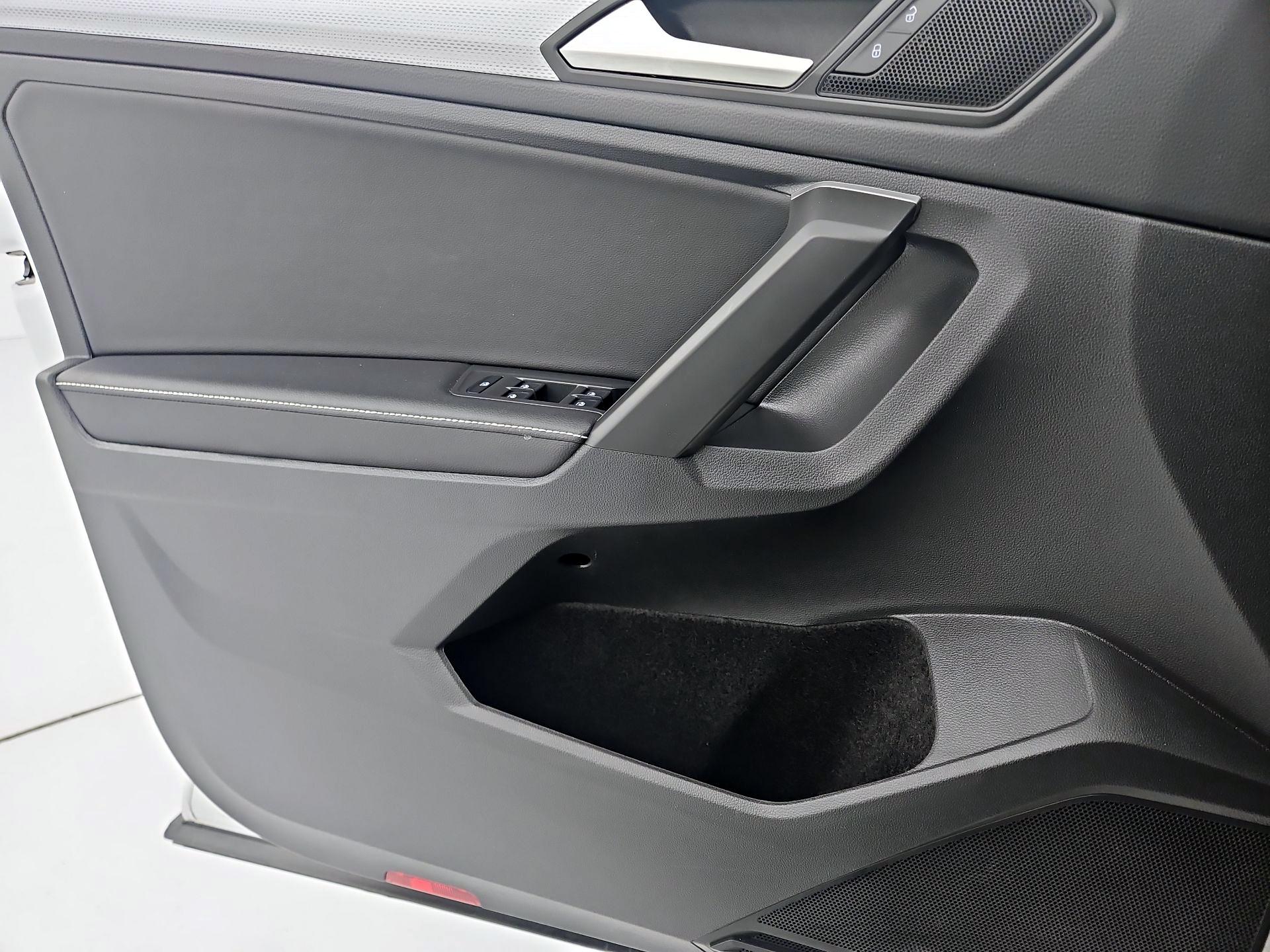 Thumbnail: 2024 Volkswagen Tiguan - 12