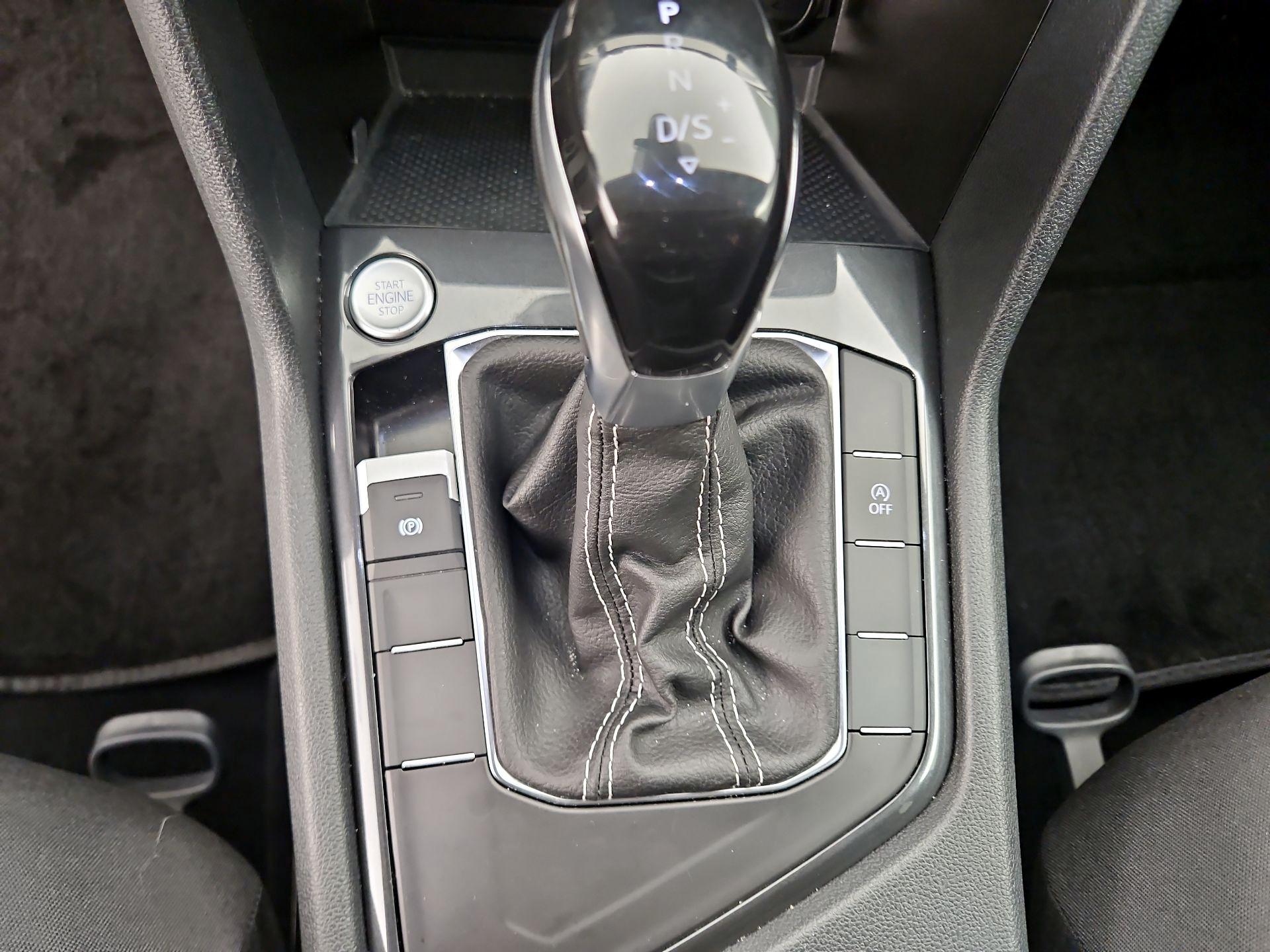 Thumbnail: 2024 Volkswagen Tiguan - 17