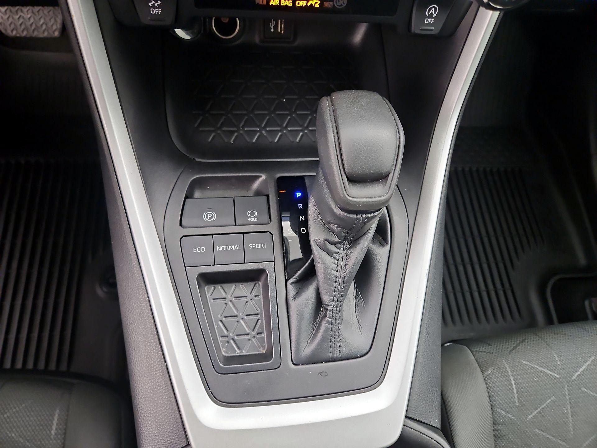 Thumbnail: 2023 Toyota RAV4 - 17