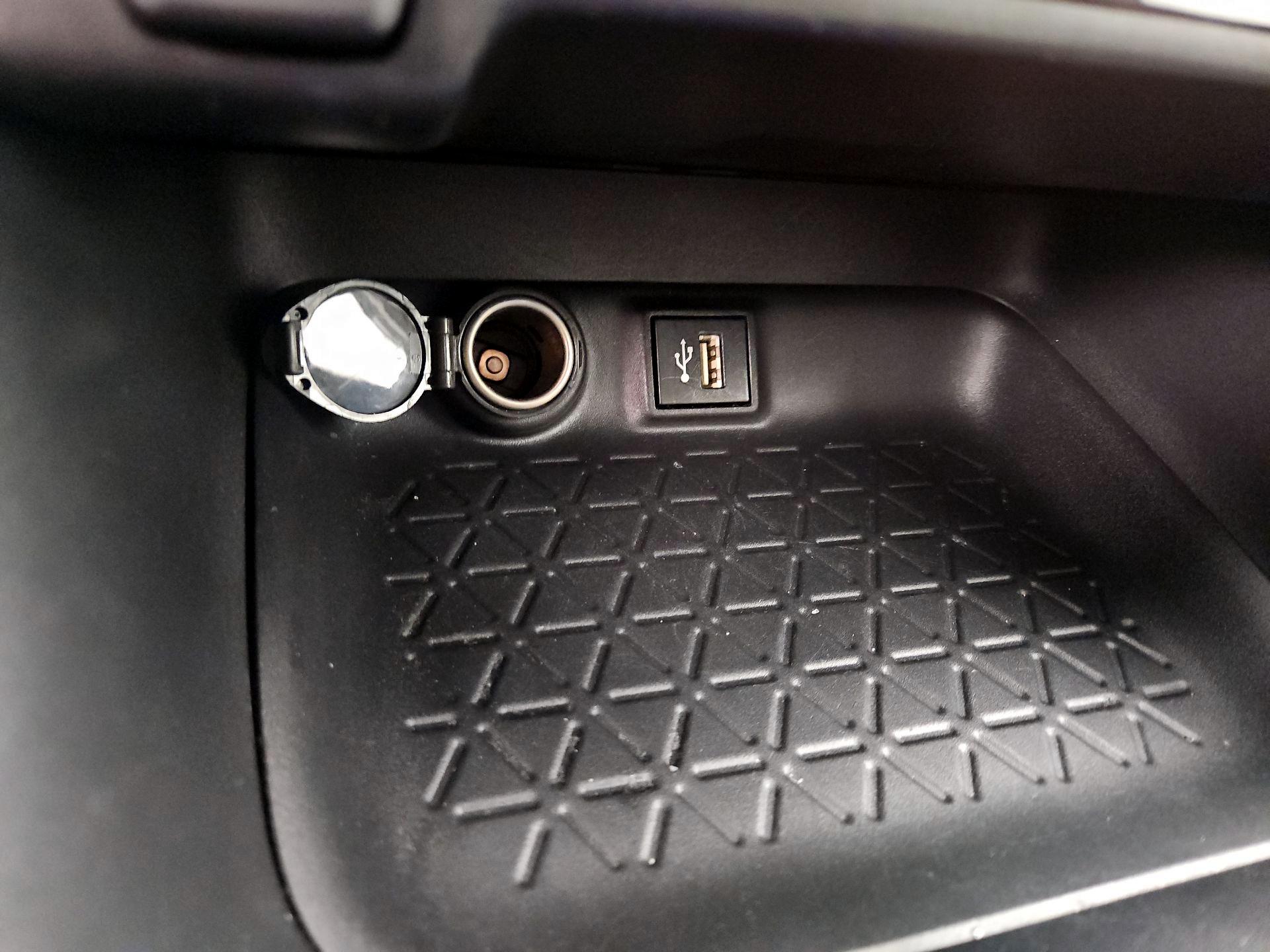 Thumbnail: 2023 Toyota RAV4 - 18