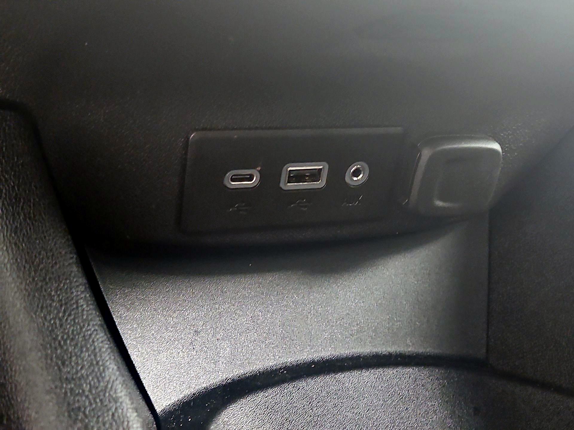 Thumbnail: 2022 Chevrolet Malibu - 18