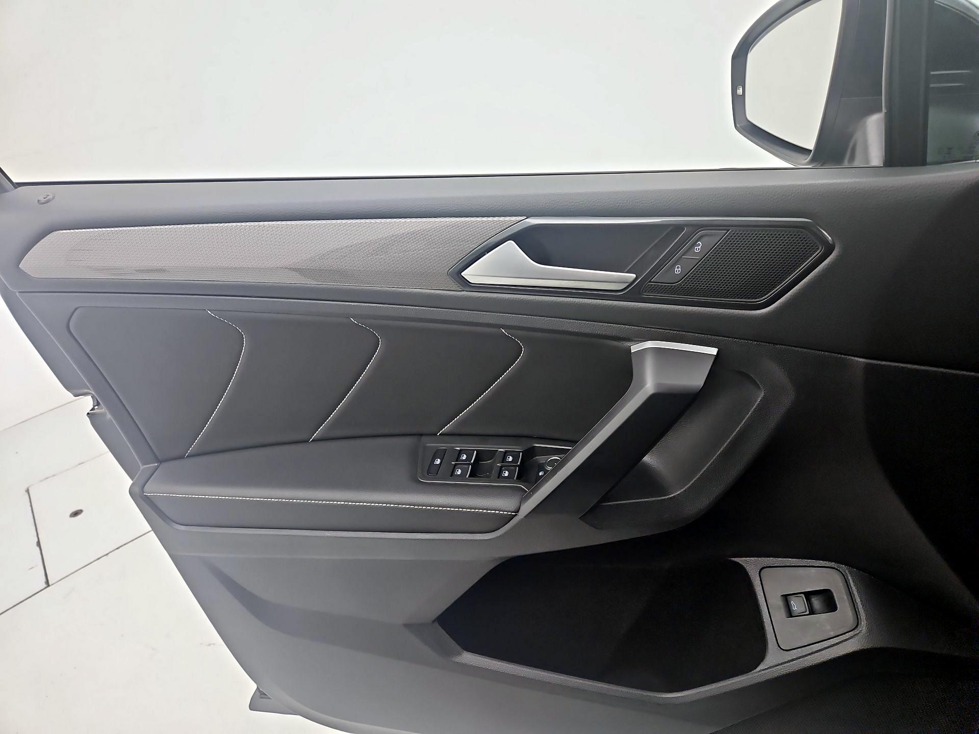 Thumbnail: 2024 Volkswagen Tiguan - 12