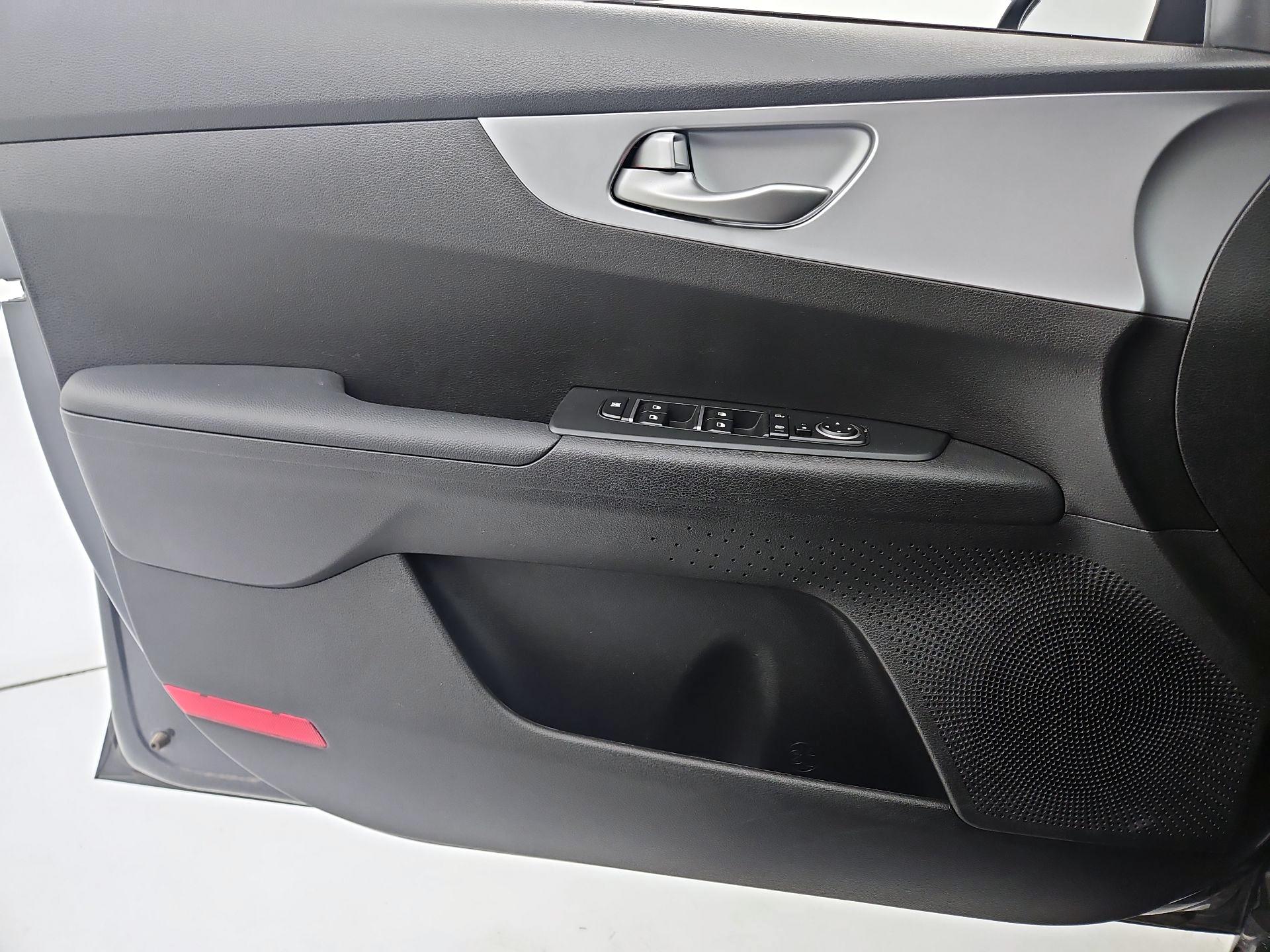 Thumbnail: 2023 Kia Forte - 12