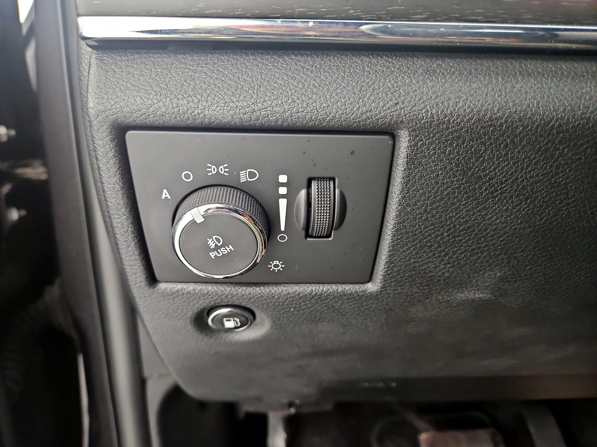 Thumbnail: 2015 Jeep Grand Cherokee - 13