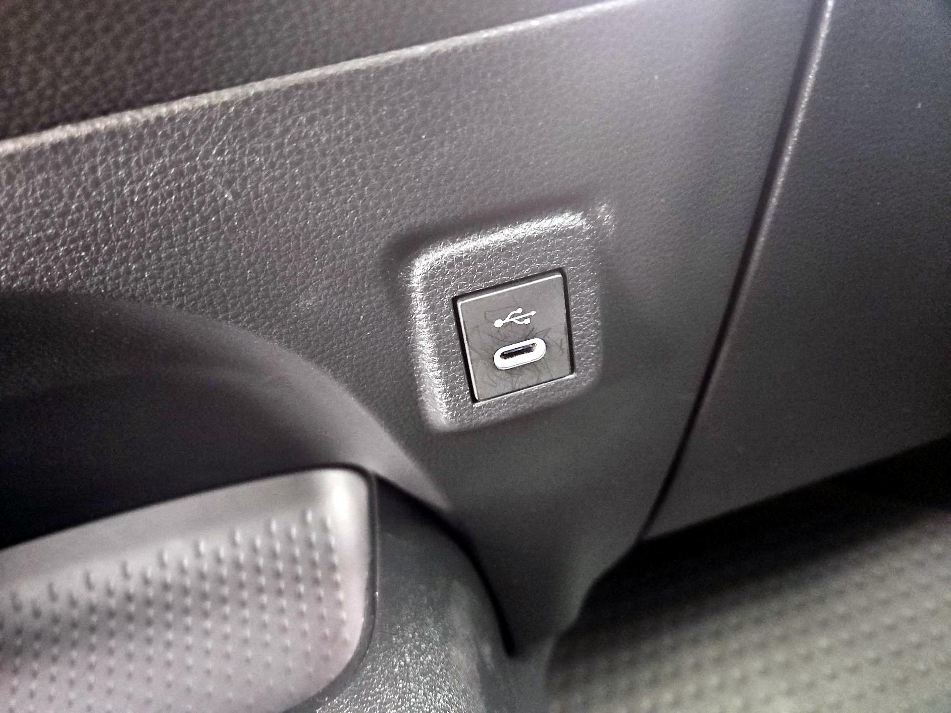 Thumbnail: 2025 Toyota Corolla - 18