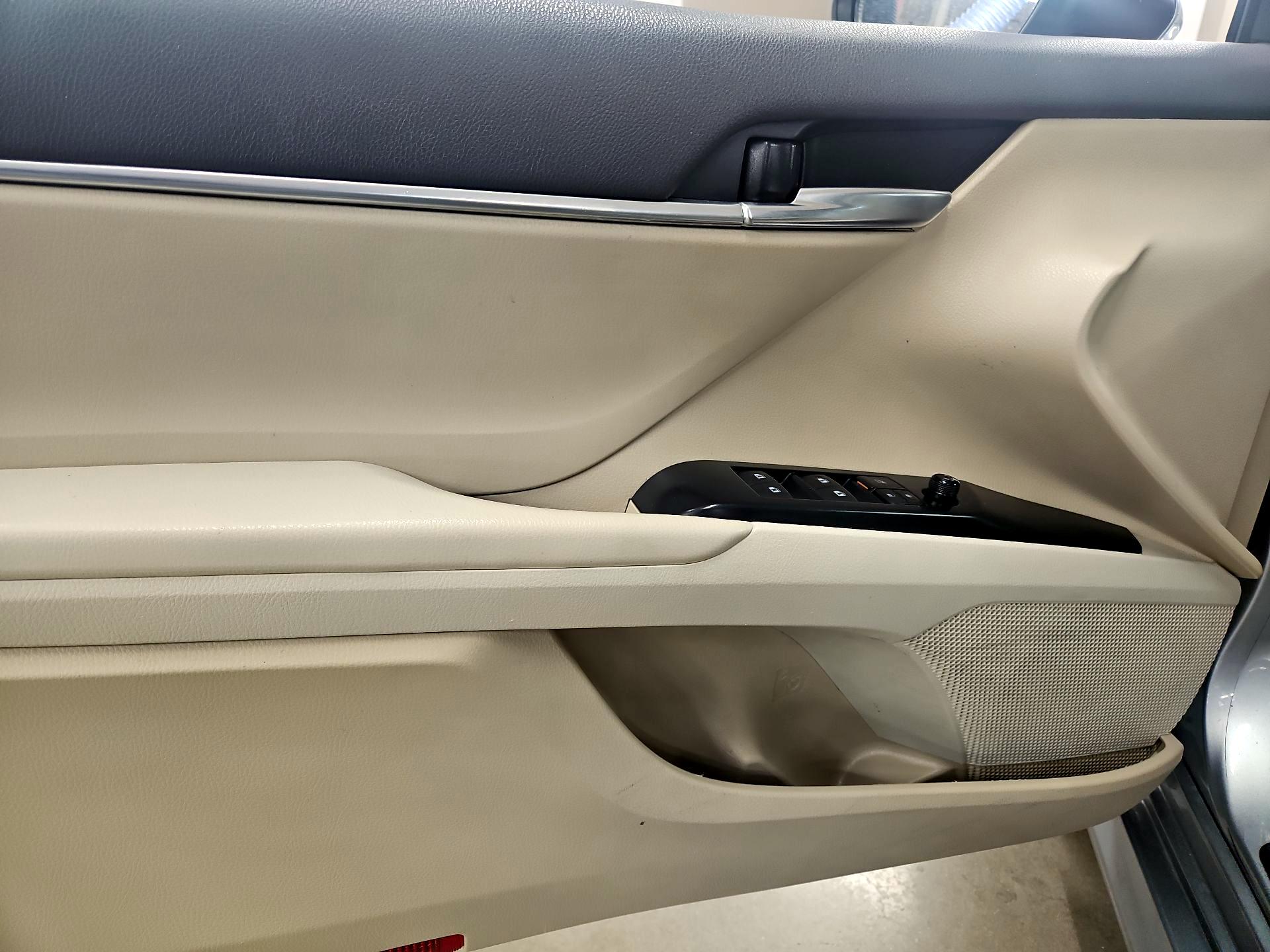 Thumbnail: 2020 Toyota Camry - 12