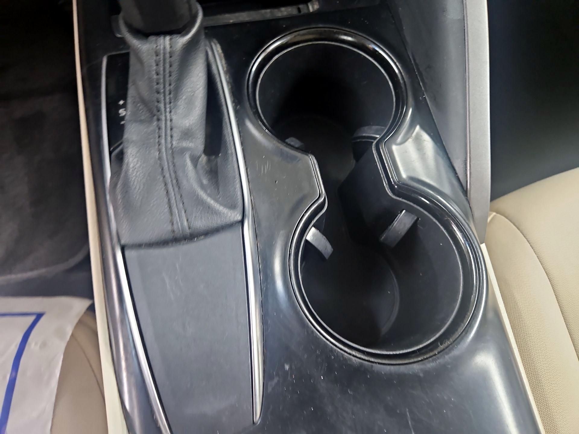 Thumbnail: 2020 Toyota Camry - 16