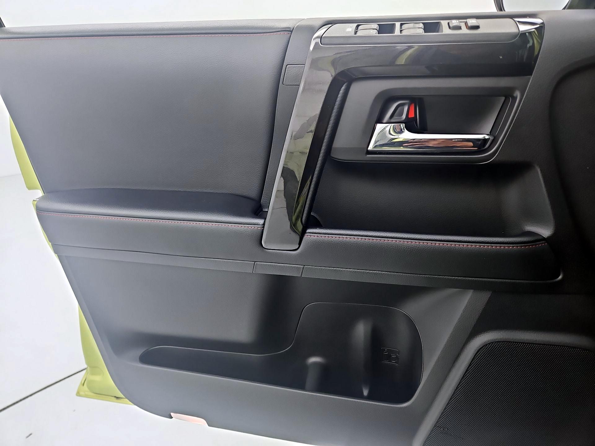 Thumbnail: 2022 Toyota 4Runner - 12