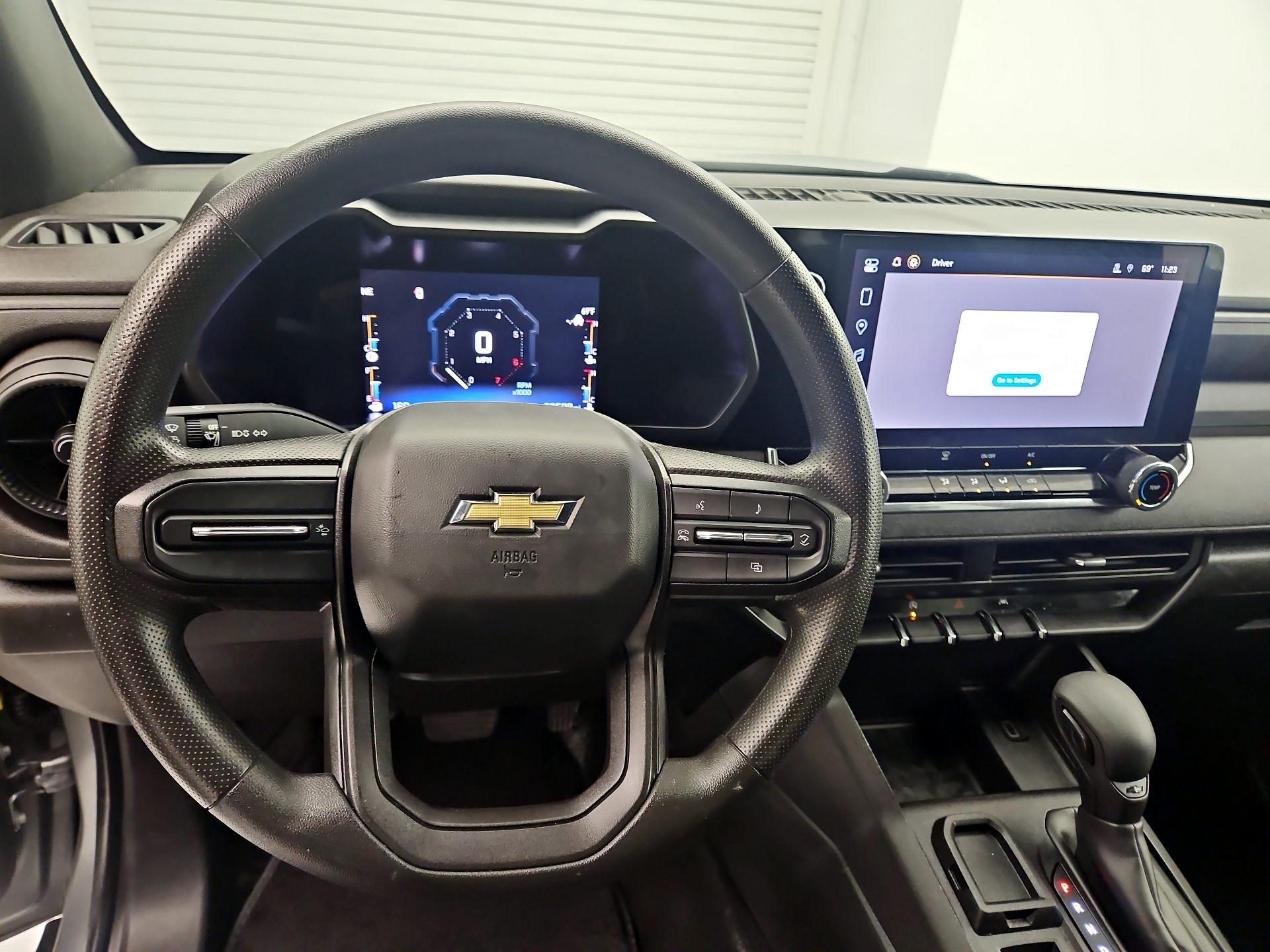 Thumbnail: 2023 Chevrolet Colorado - 10