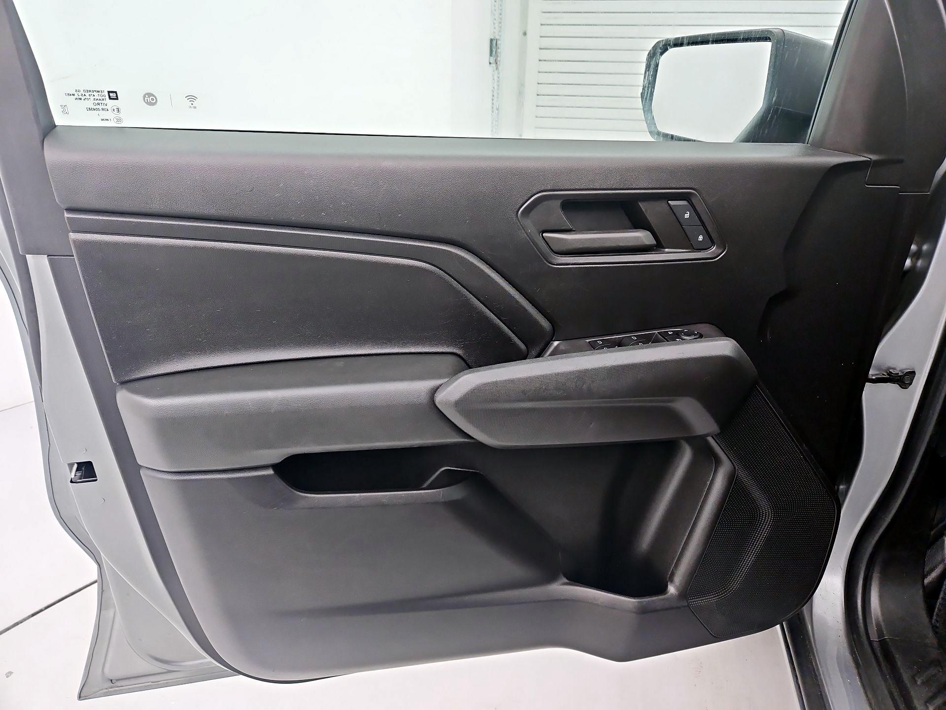 Thumbnail: 2023 Chevrolet Colorado - 12