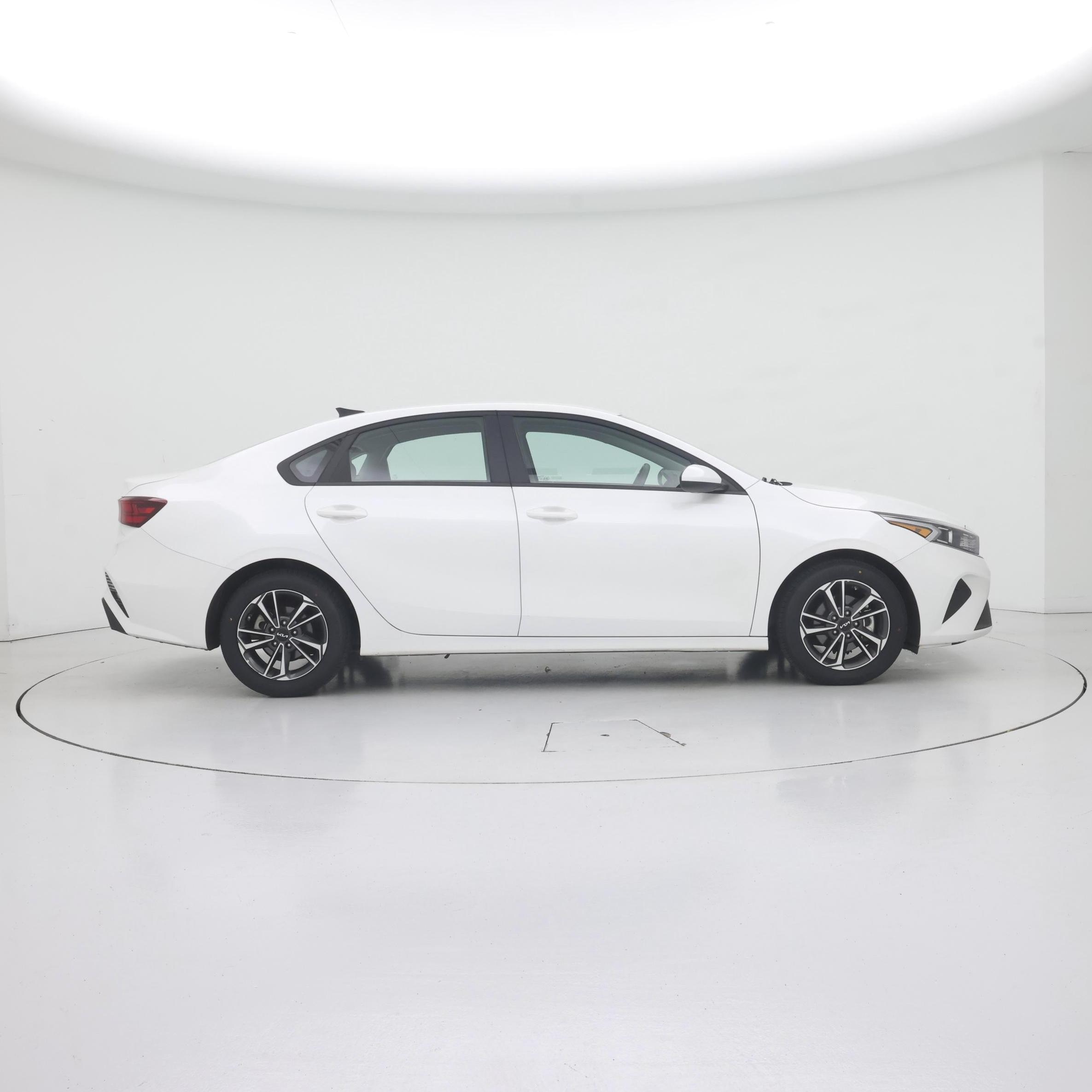 Thumbnail: 2024 Kia Forte - 7