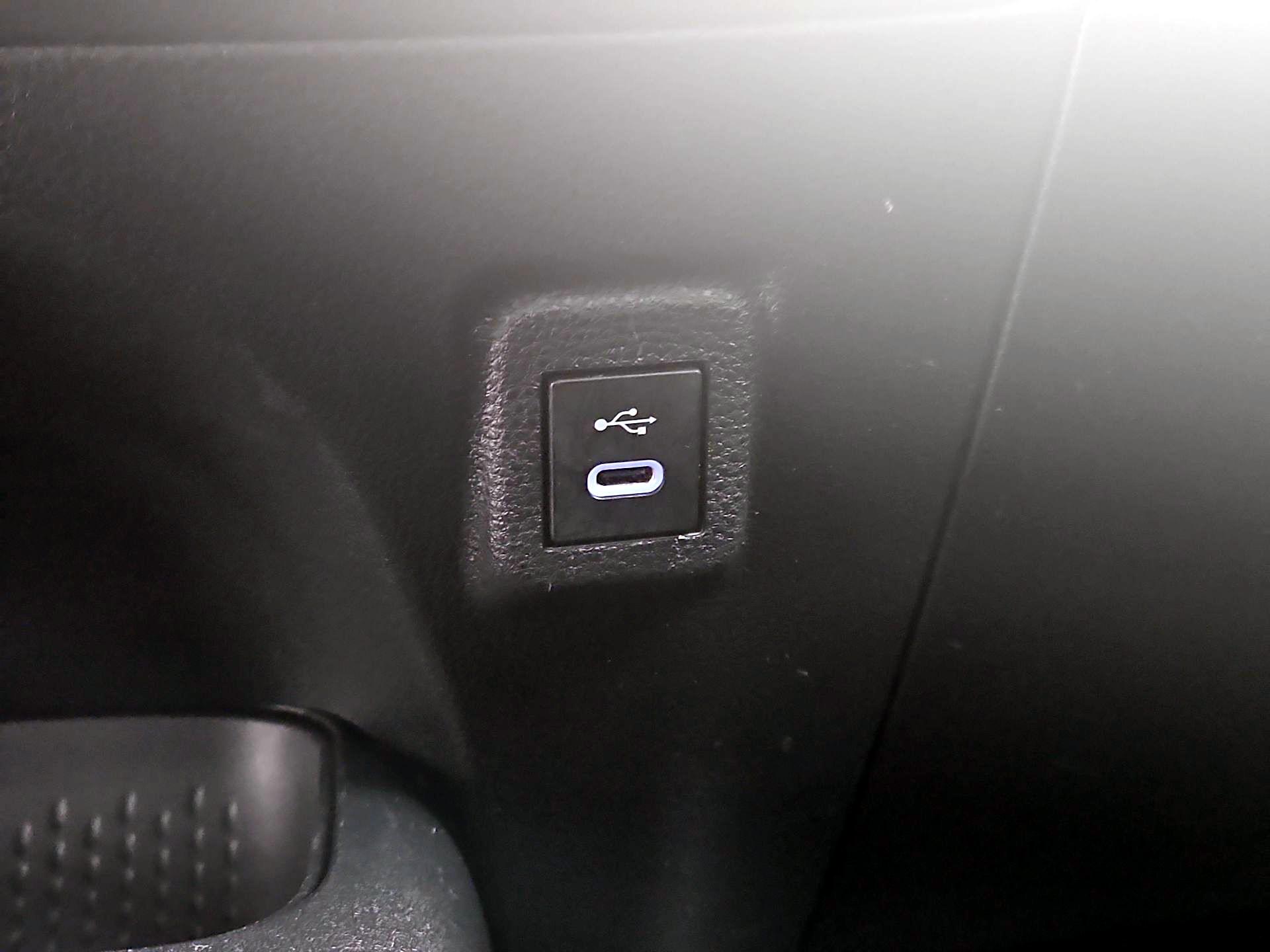 Thumbnail: 2025 Toyota Corolla - 18