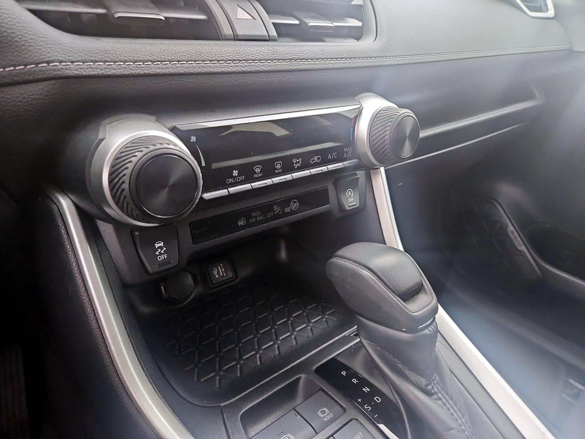 Thumbnail: 2024 Toyota RAV4 - 16