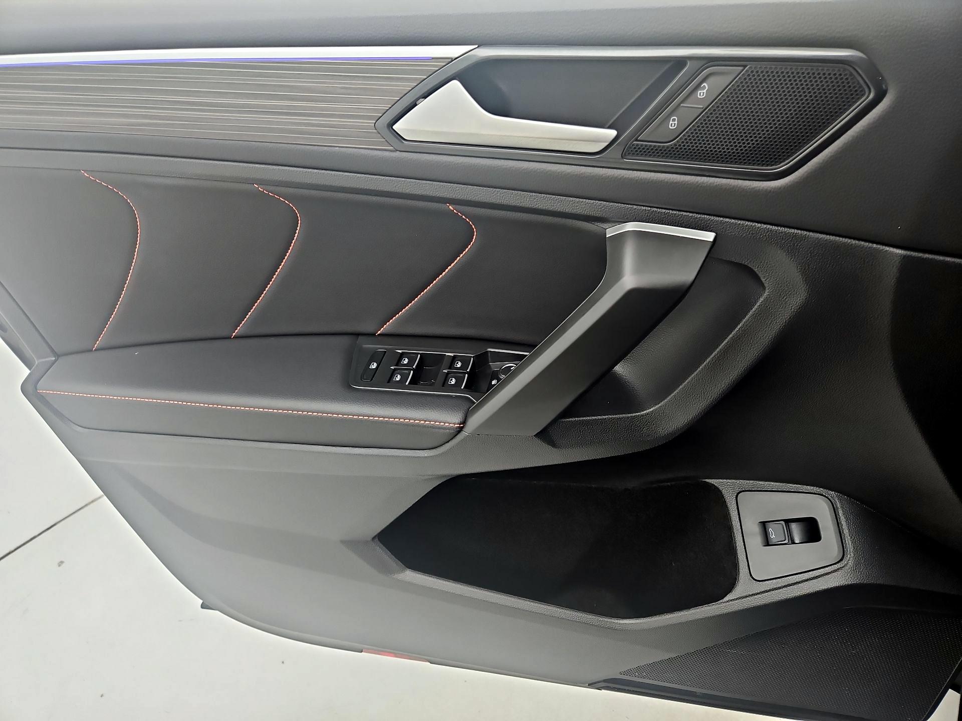 Thumbnail: 2024 Volkswagen Tiguan - 12