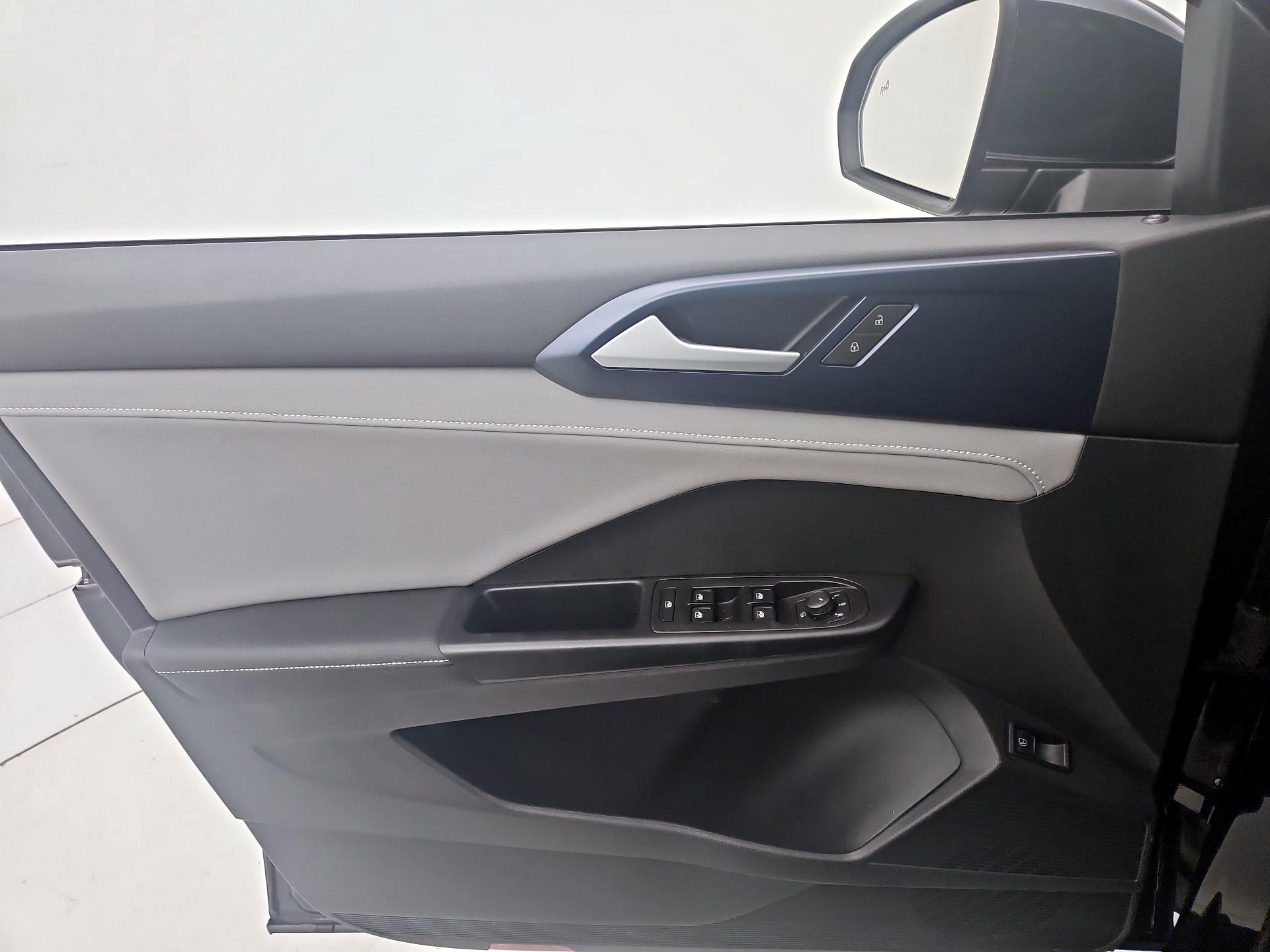 Thumbnail: 2024 Volkswagen Taos - 12