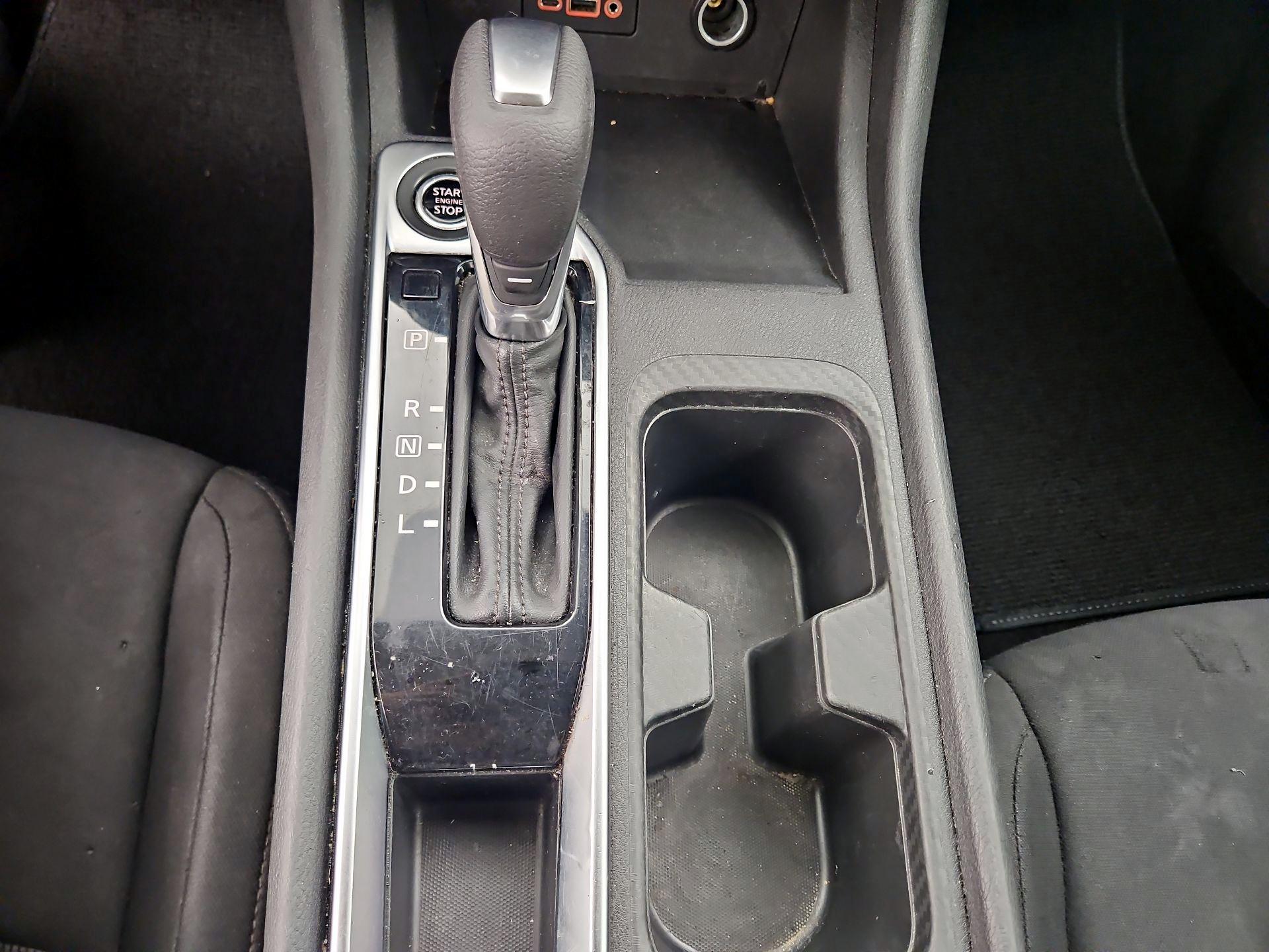 Thumbnail: 2023 Nissan Sentra - 17