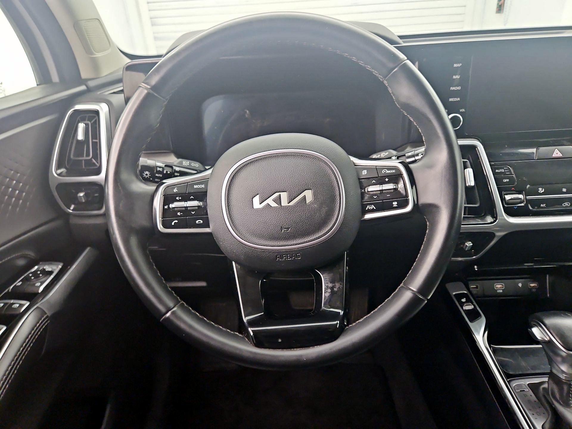 Thumbnail: 2023 Kia Sorento - 10