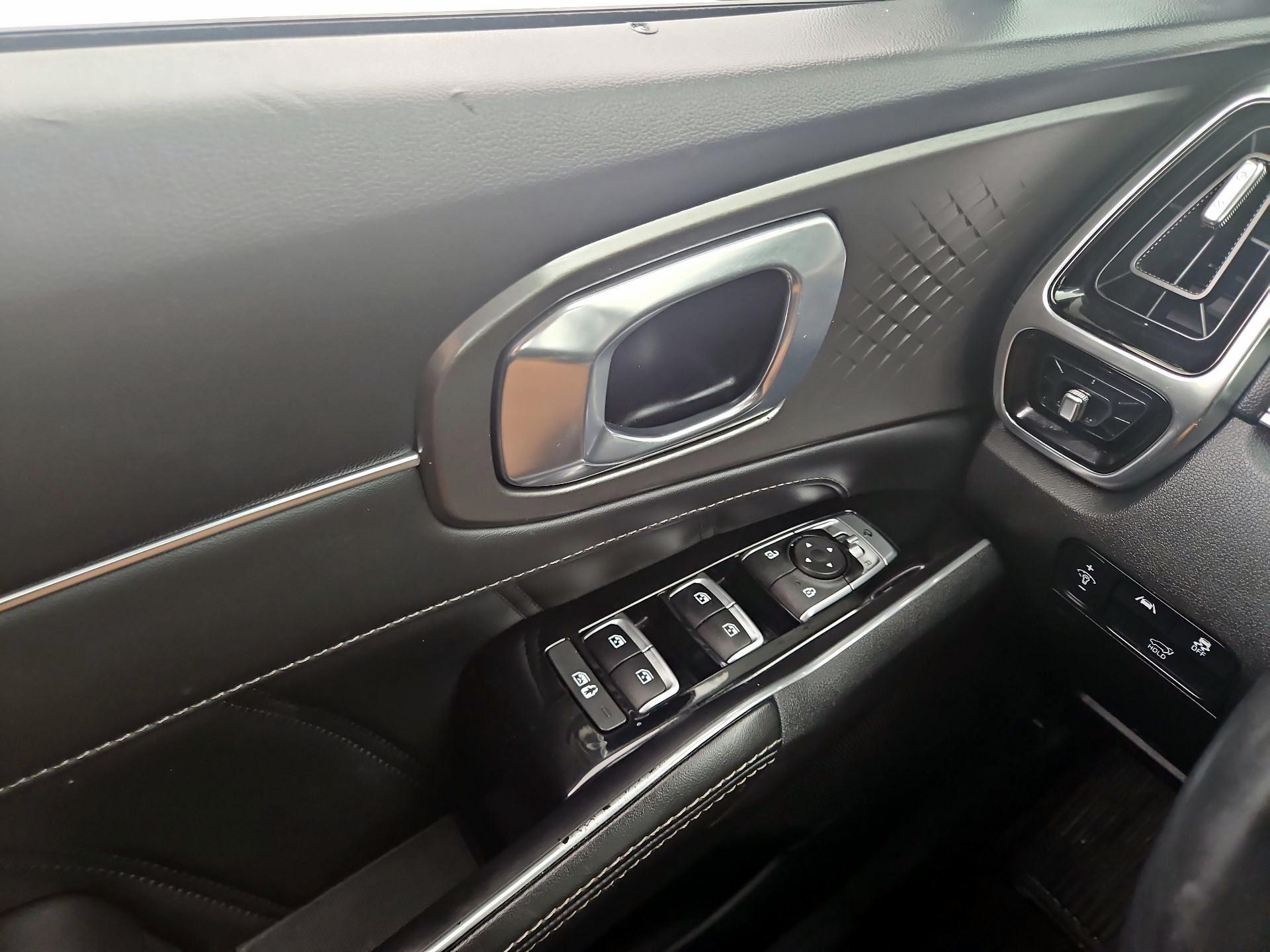 Thumbnail: 2023 Kia Sorento - 12